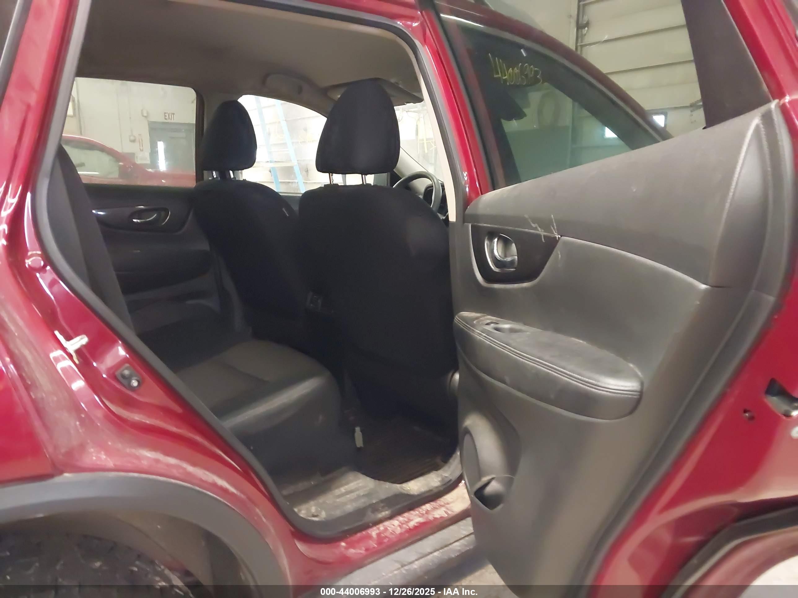 NISSAN ROGUE image 8
