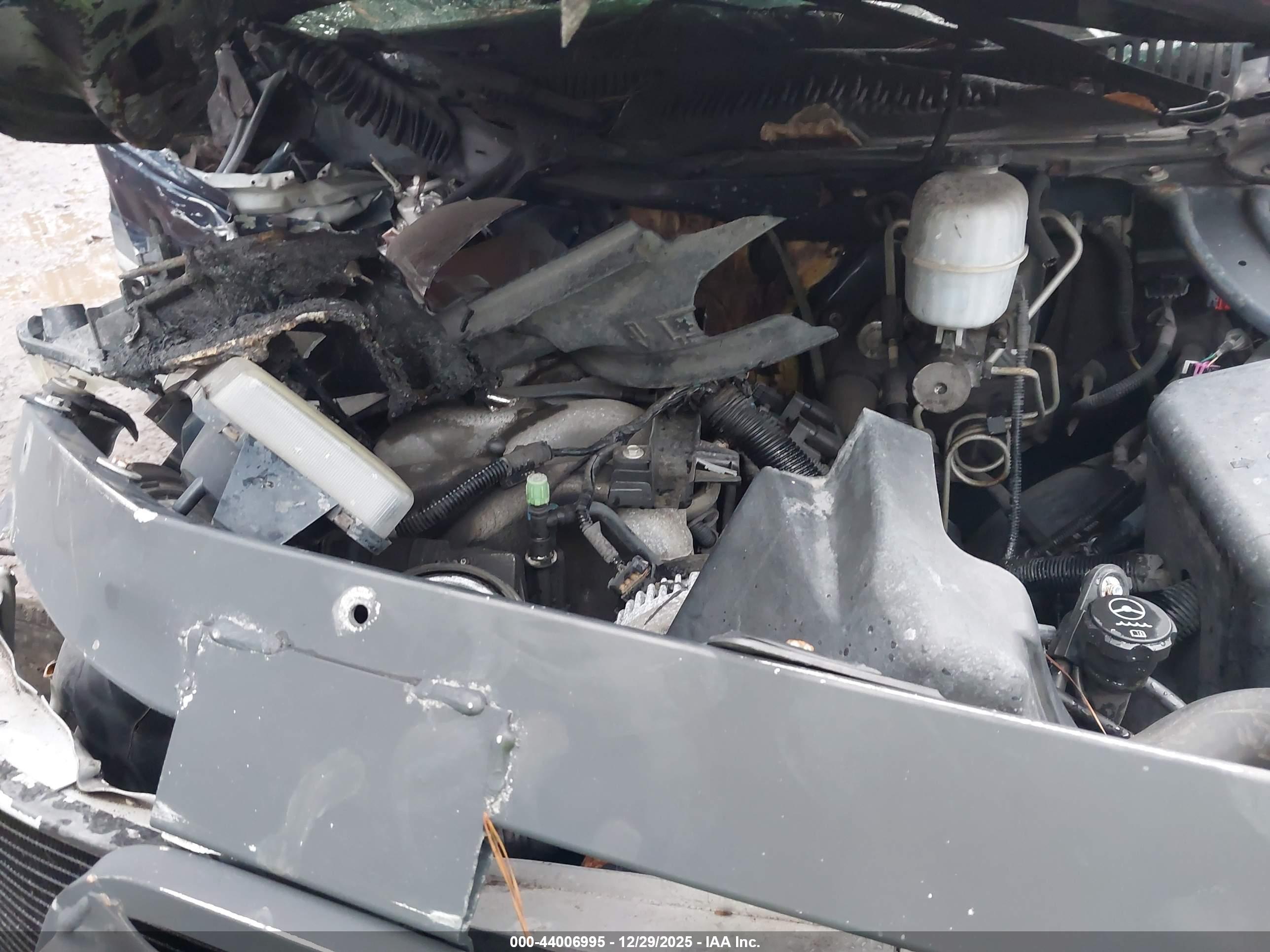 CHEVROLET SILVERADO image 10