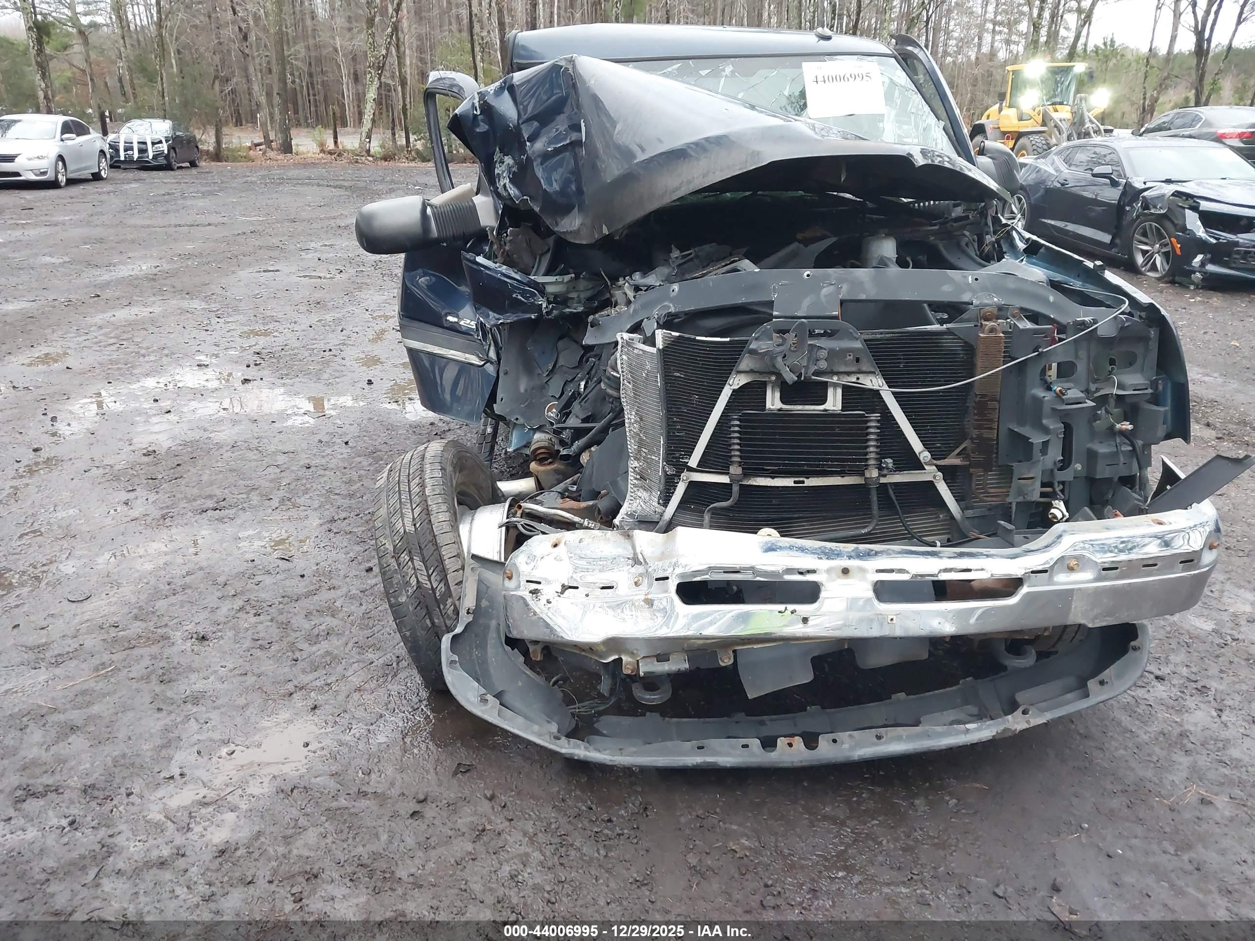 CHEVROLET SILVERADO image 6