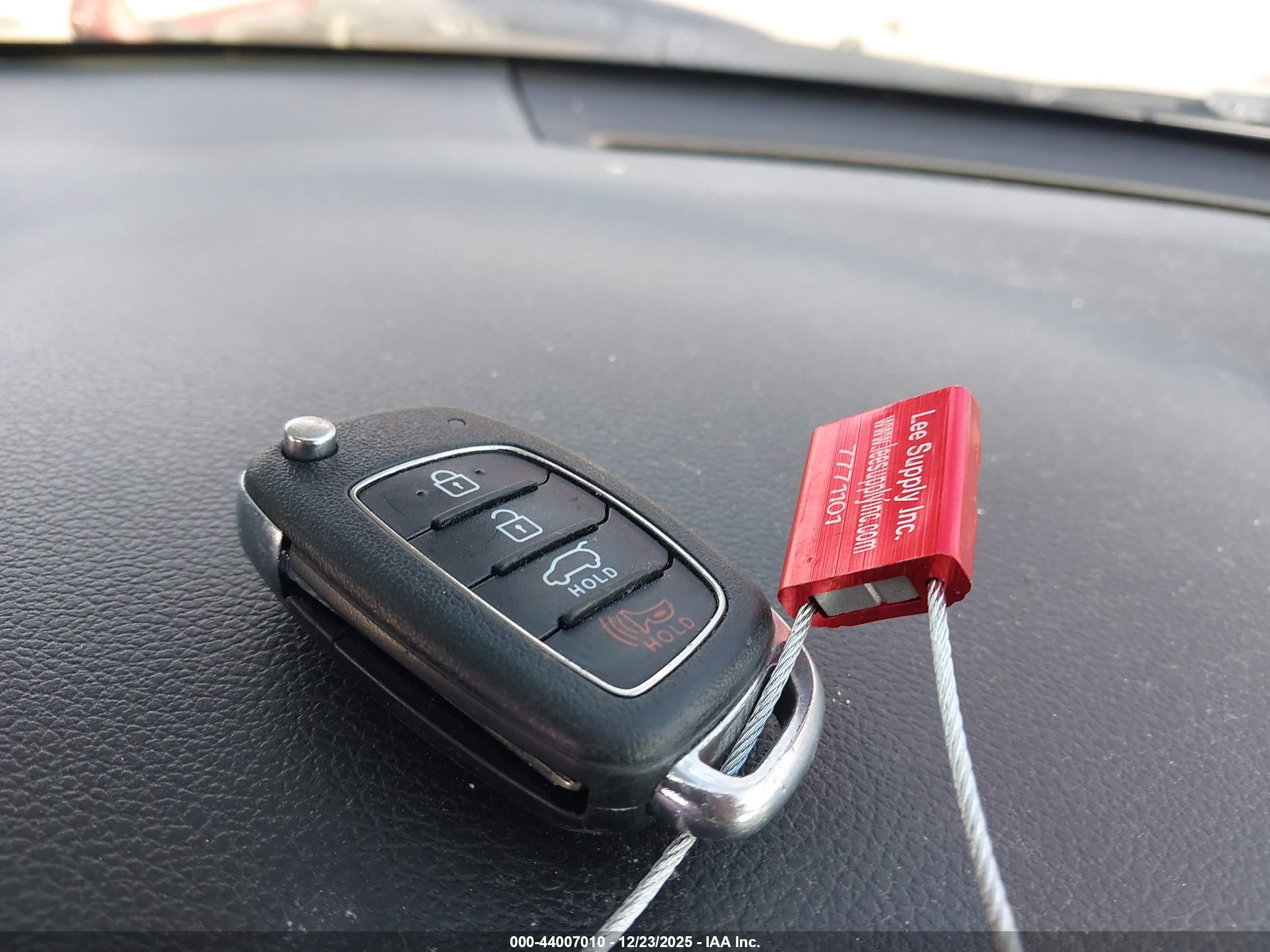 HYUNDAI TUCSON image 11
