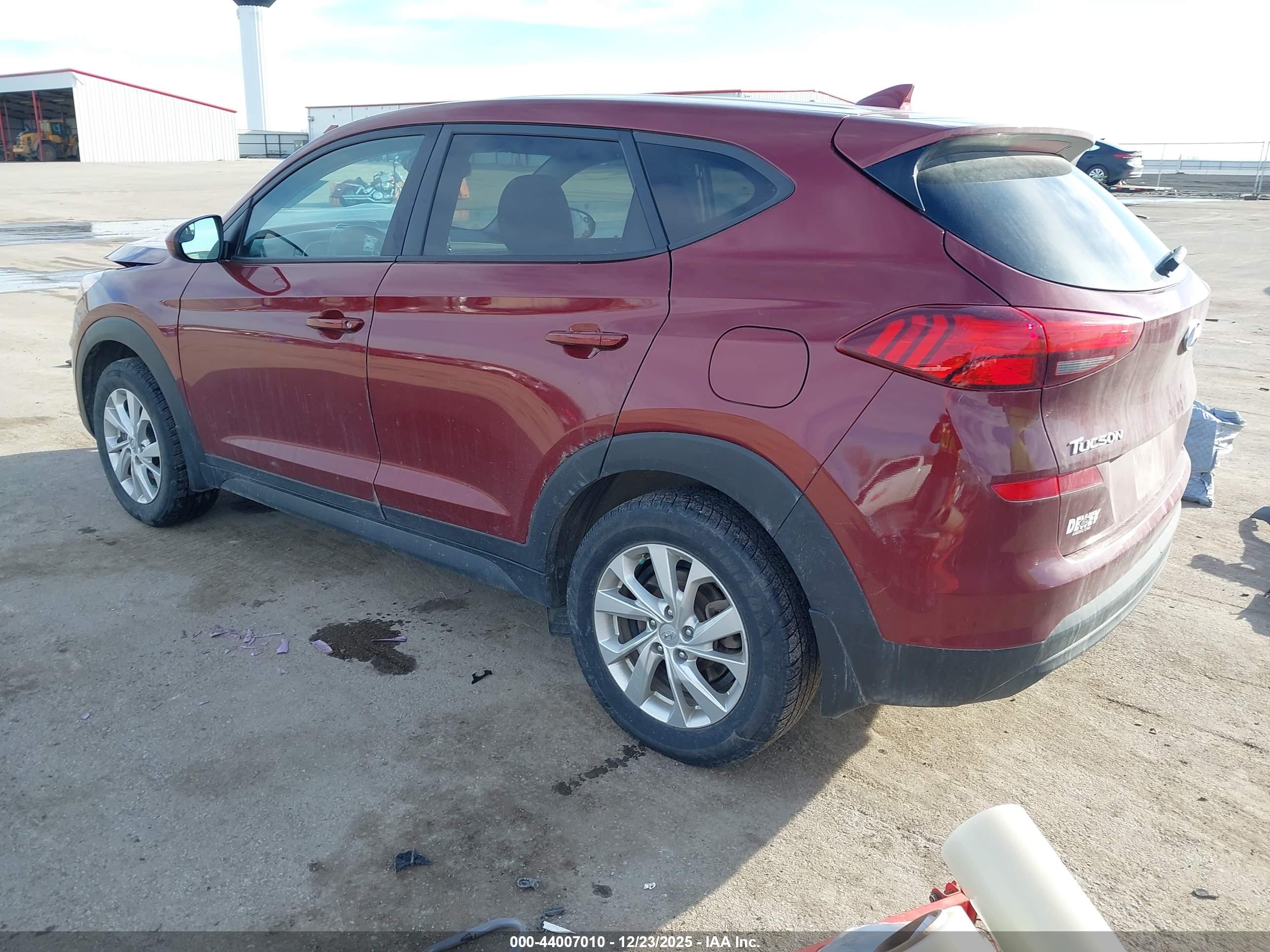 HYUNDAI TUCSON image 3