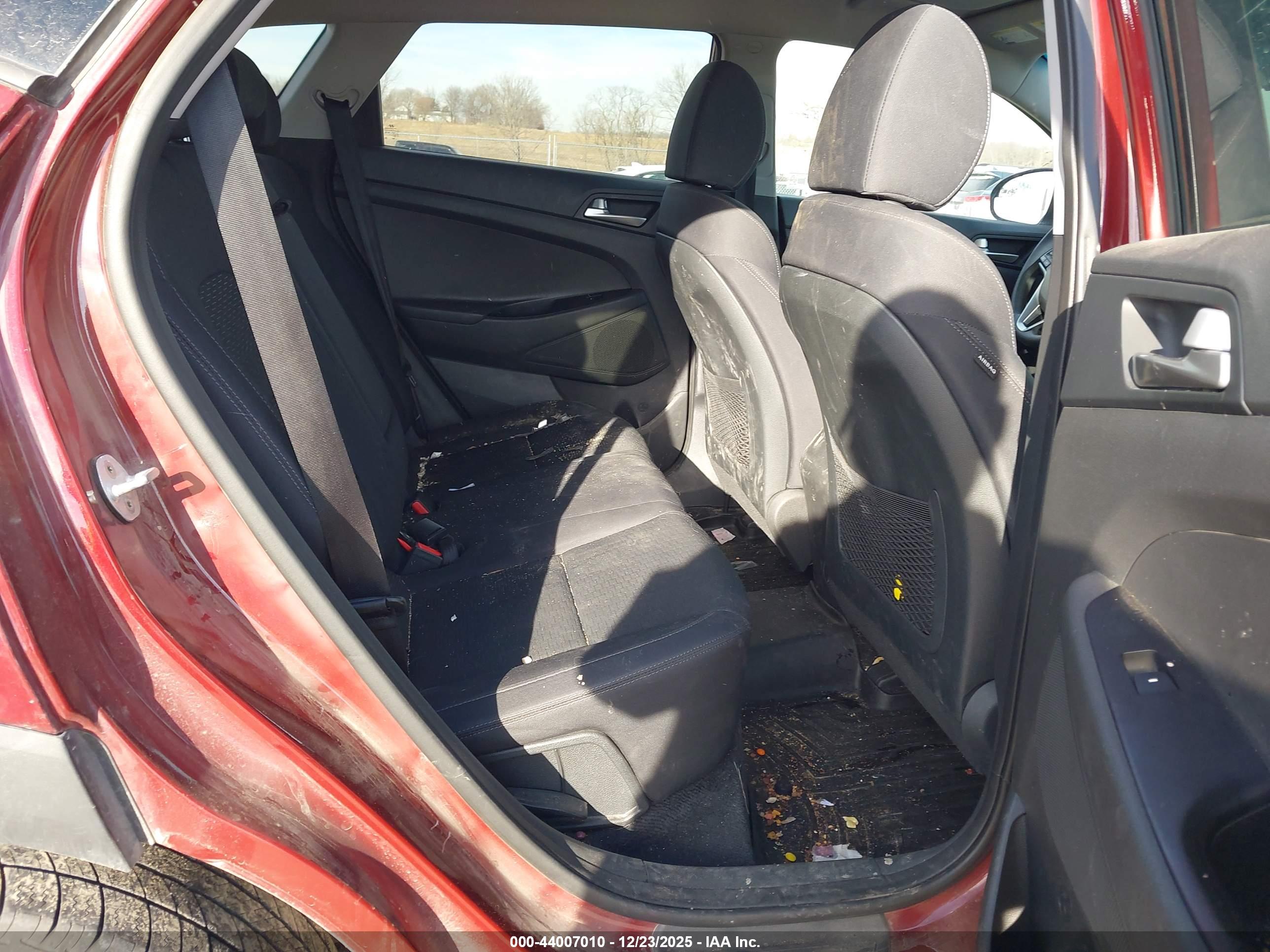 HYUNDAI TUCSON image 8