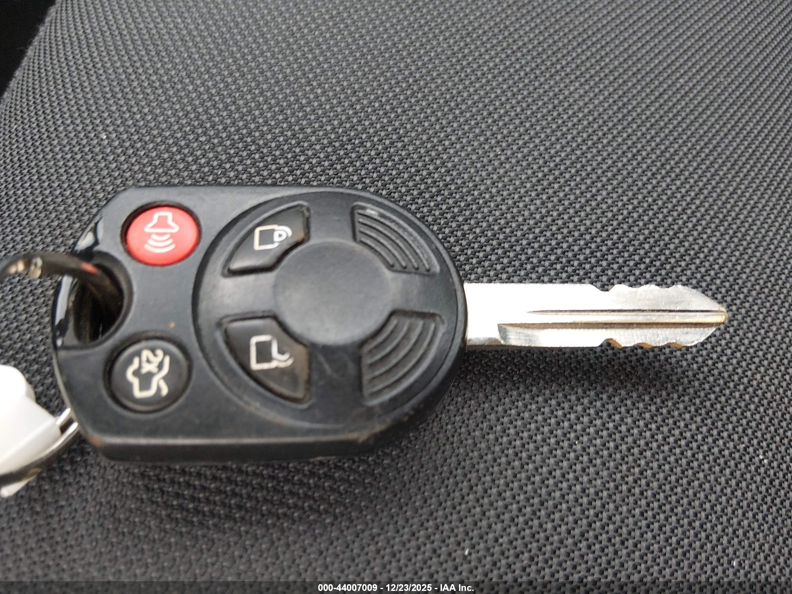 FORD FUSION image 11
