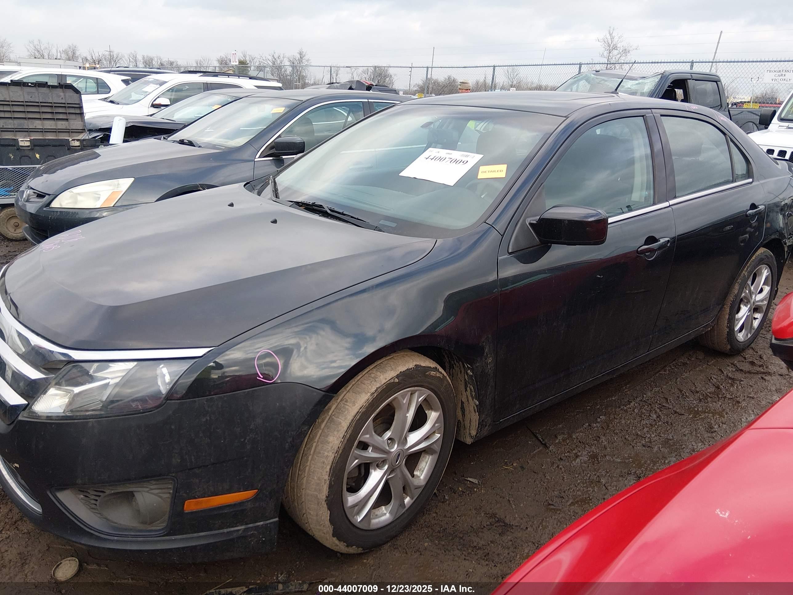 FORD FUSION image 2
