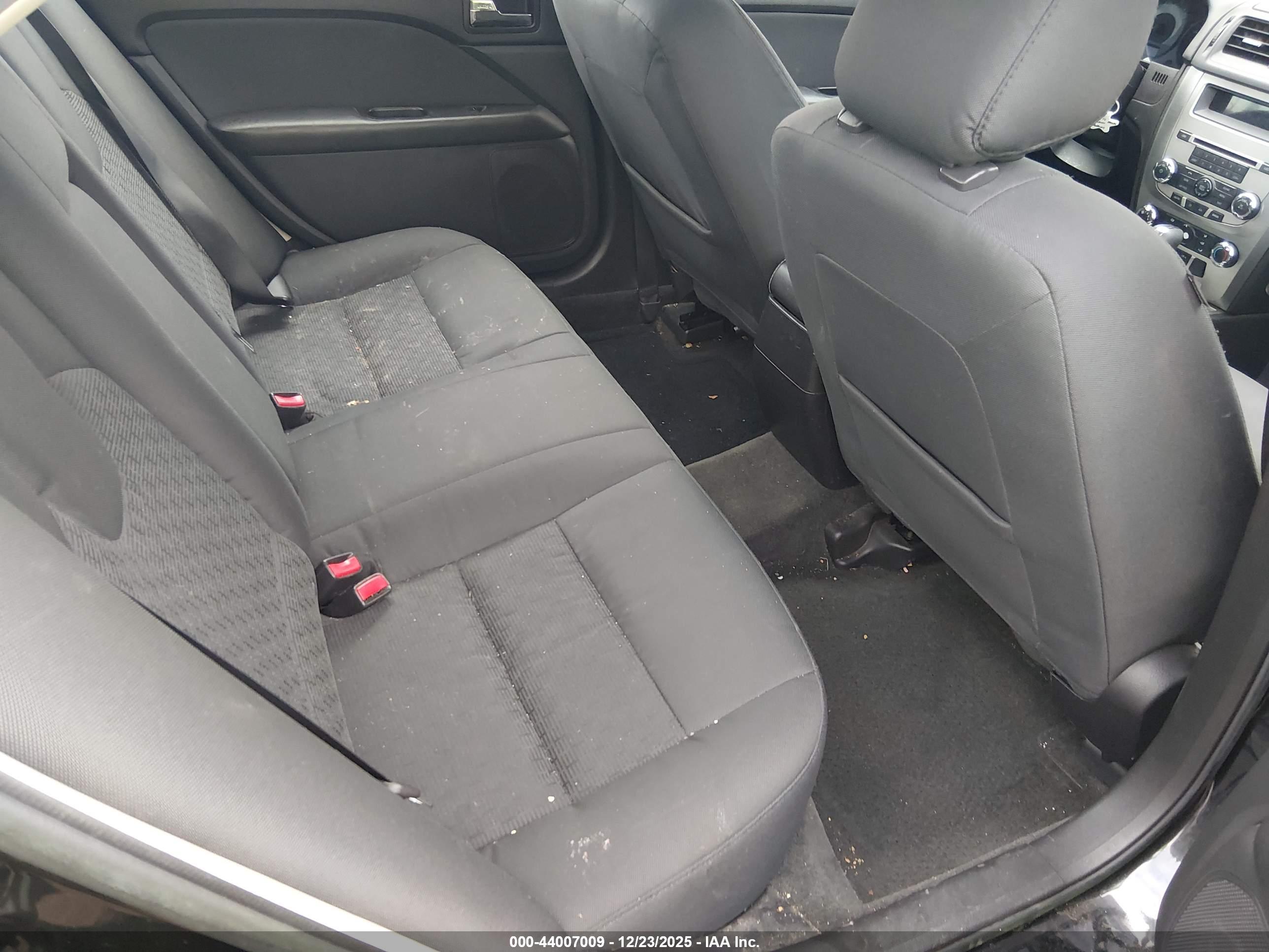 FORD FUSION image 8