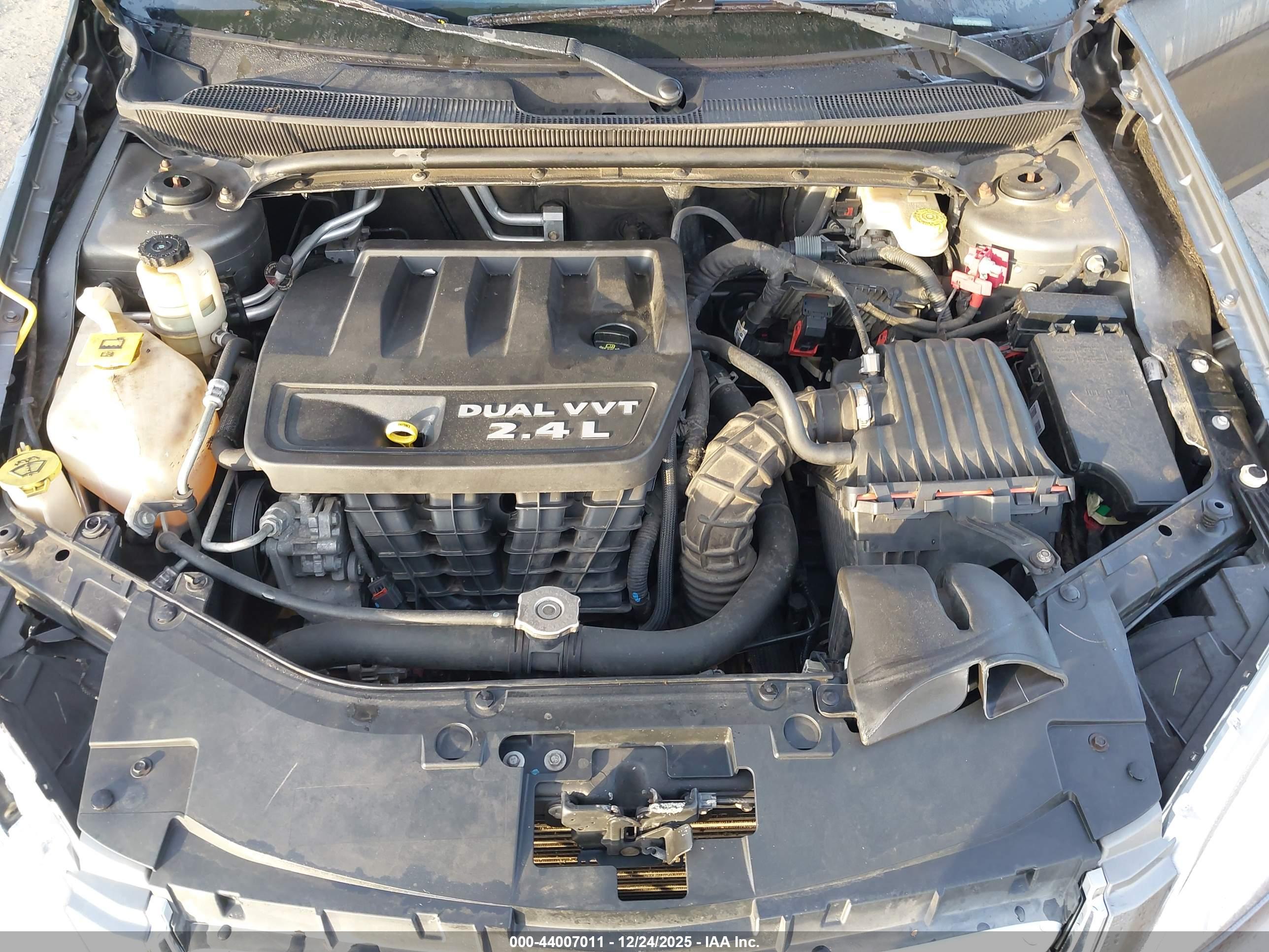 CHRYSLER 200 image 10