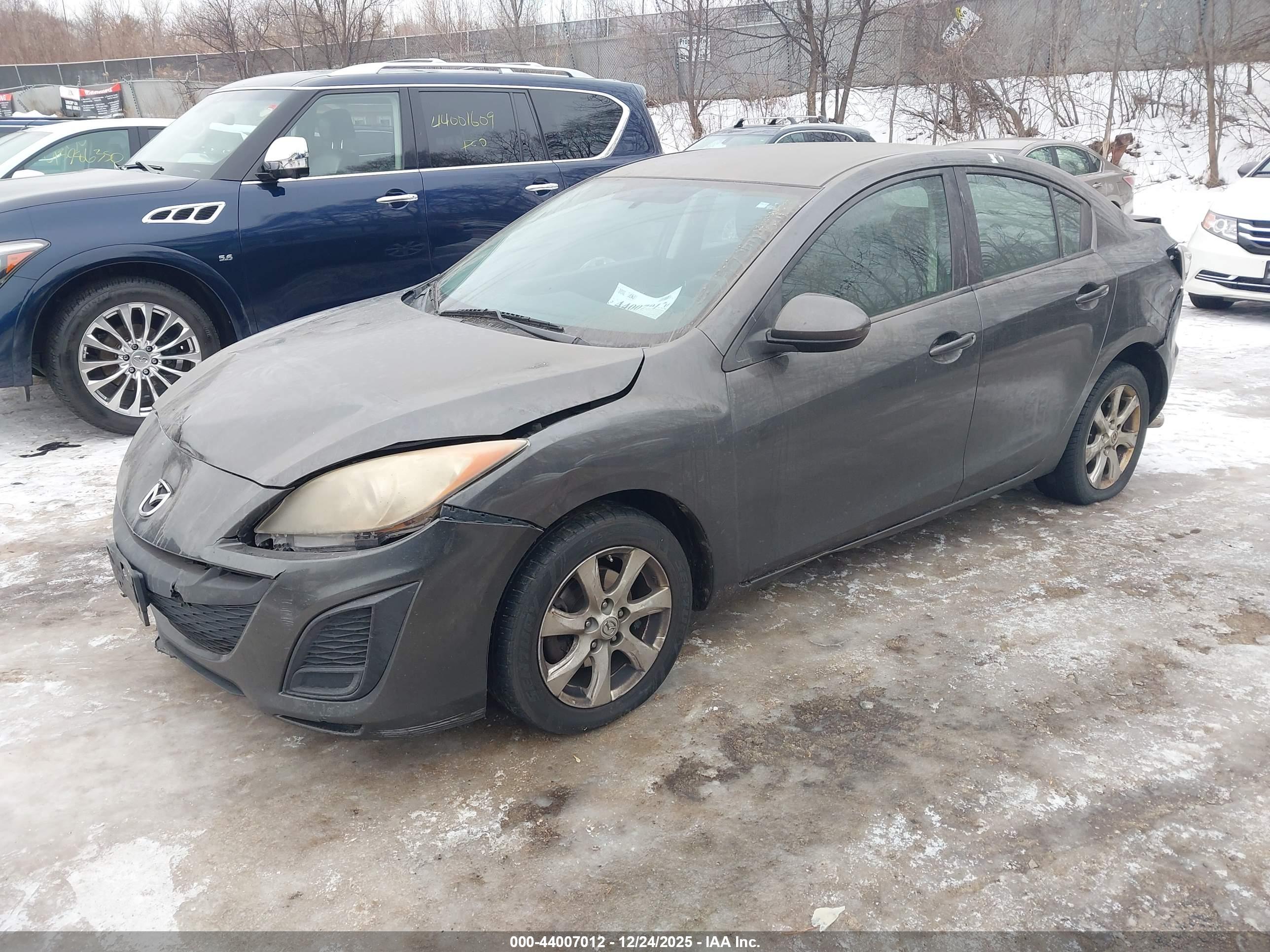 MAZDA MAZDA3 image 2