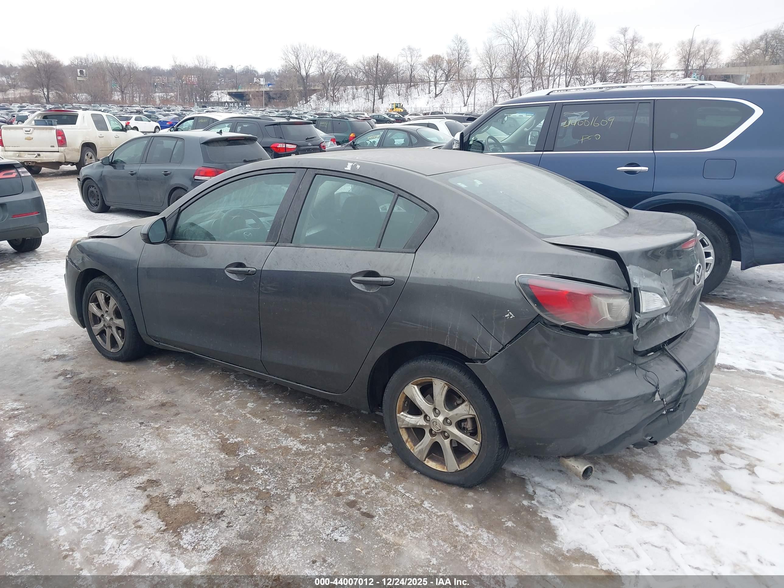 MAZDA MAZDA3 image 3
