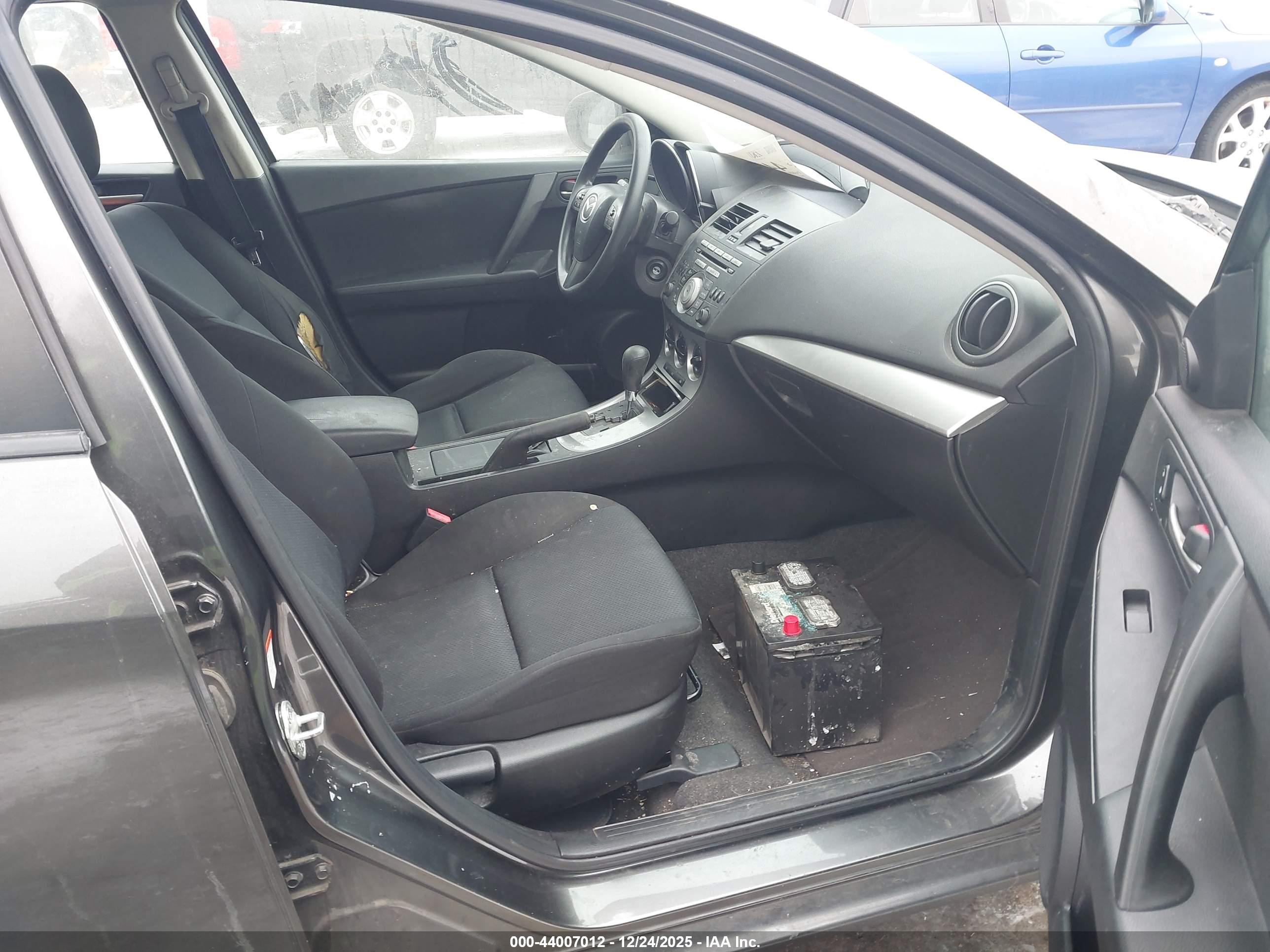 MAZDA MAZDA3 image 5