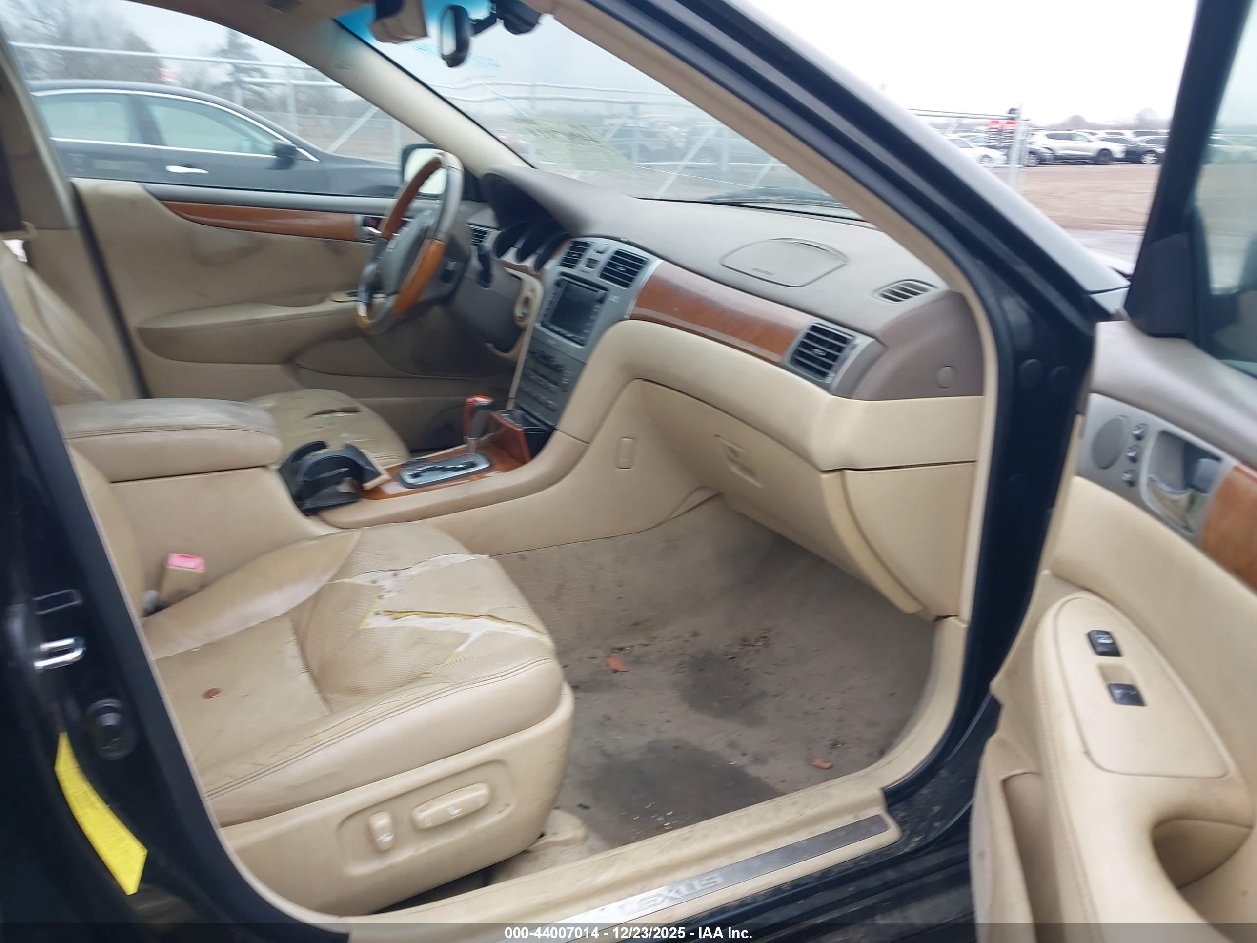 LEXUS ES image 5