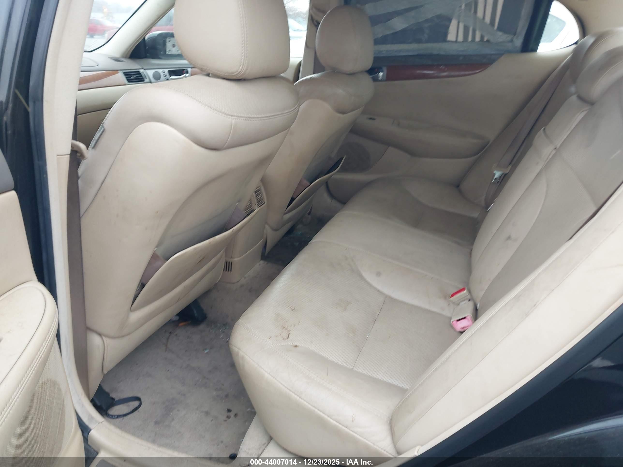 LEXUS ES image 8