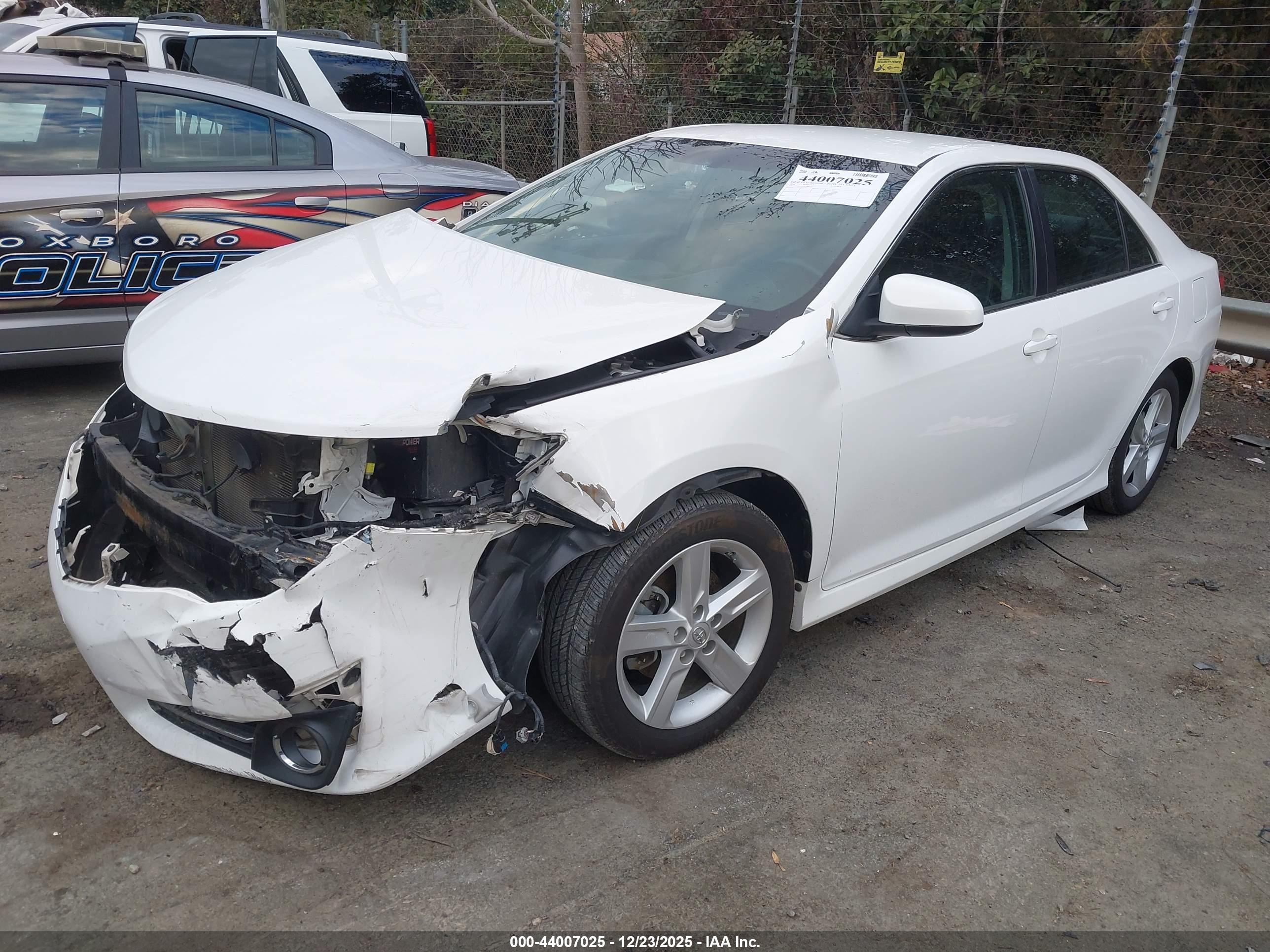 TOYOTA CAMRY image 2