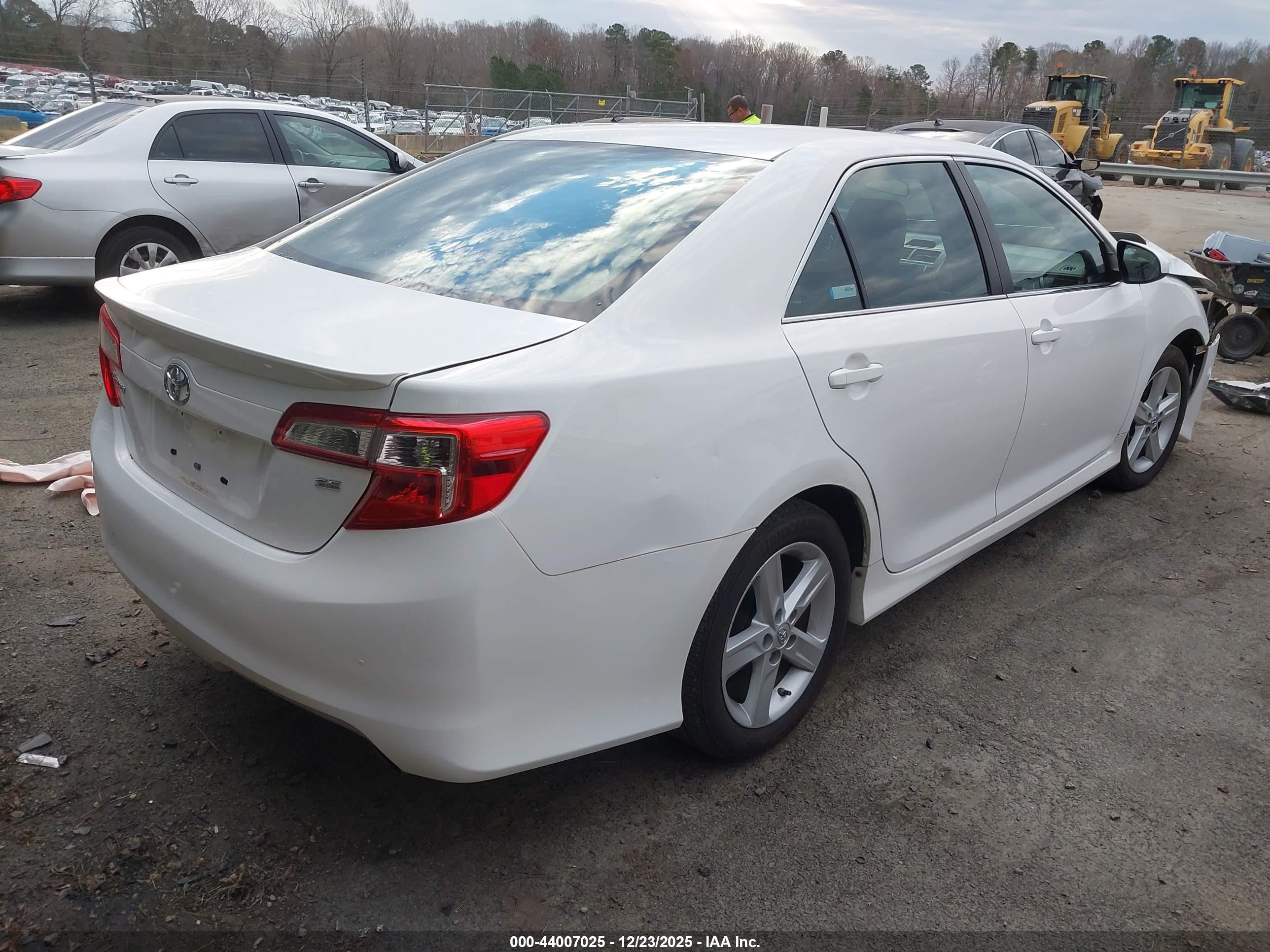 TOYOTA CAMRY image 4