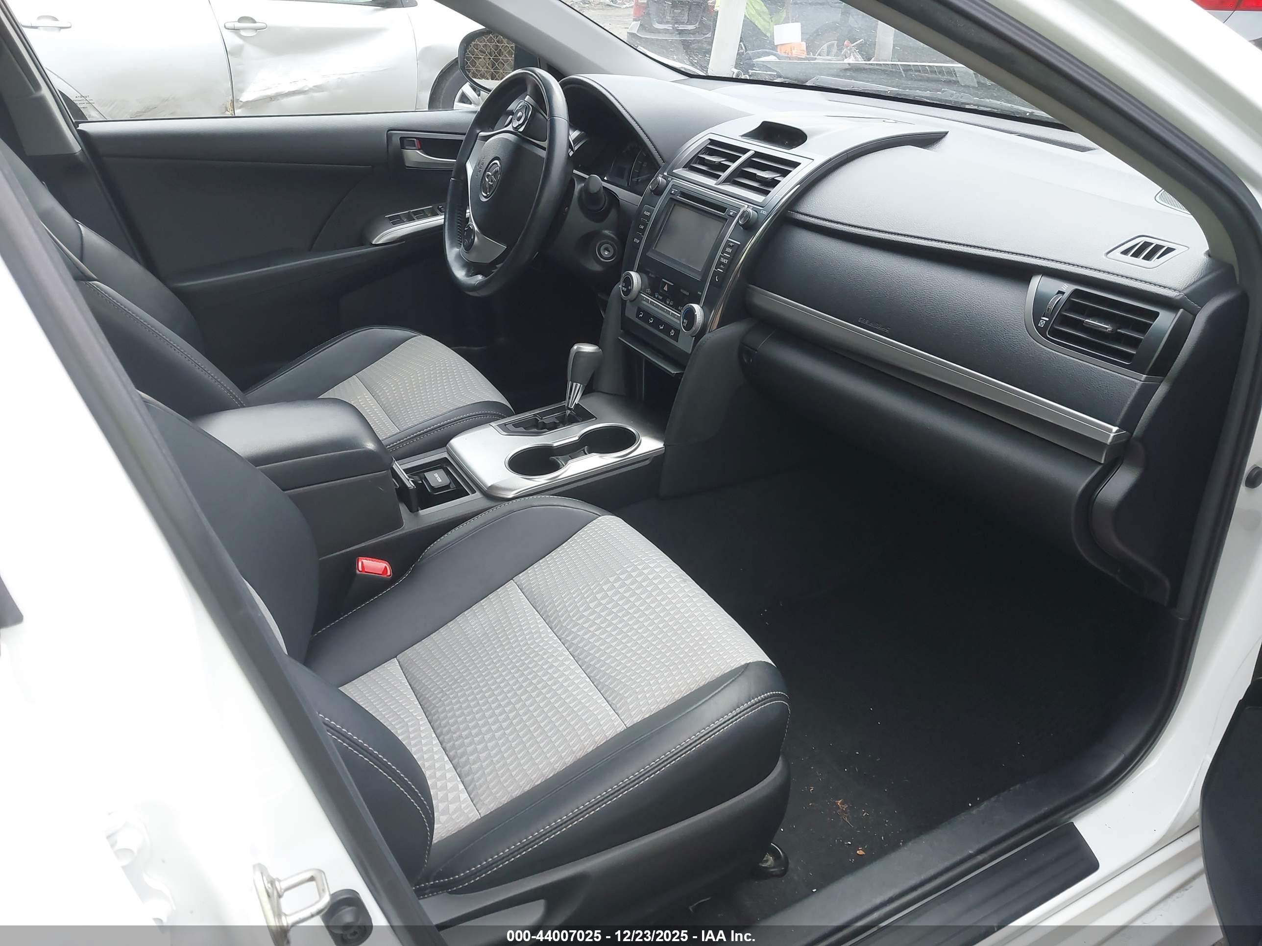 TOYOTA CAMRY image 5