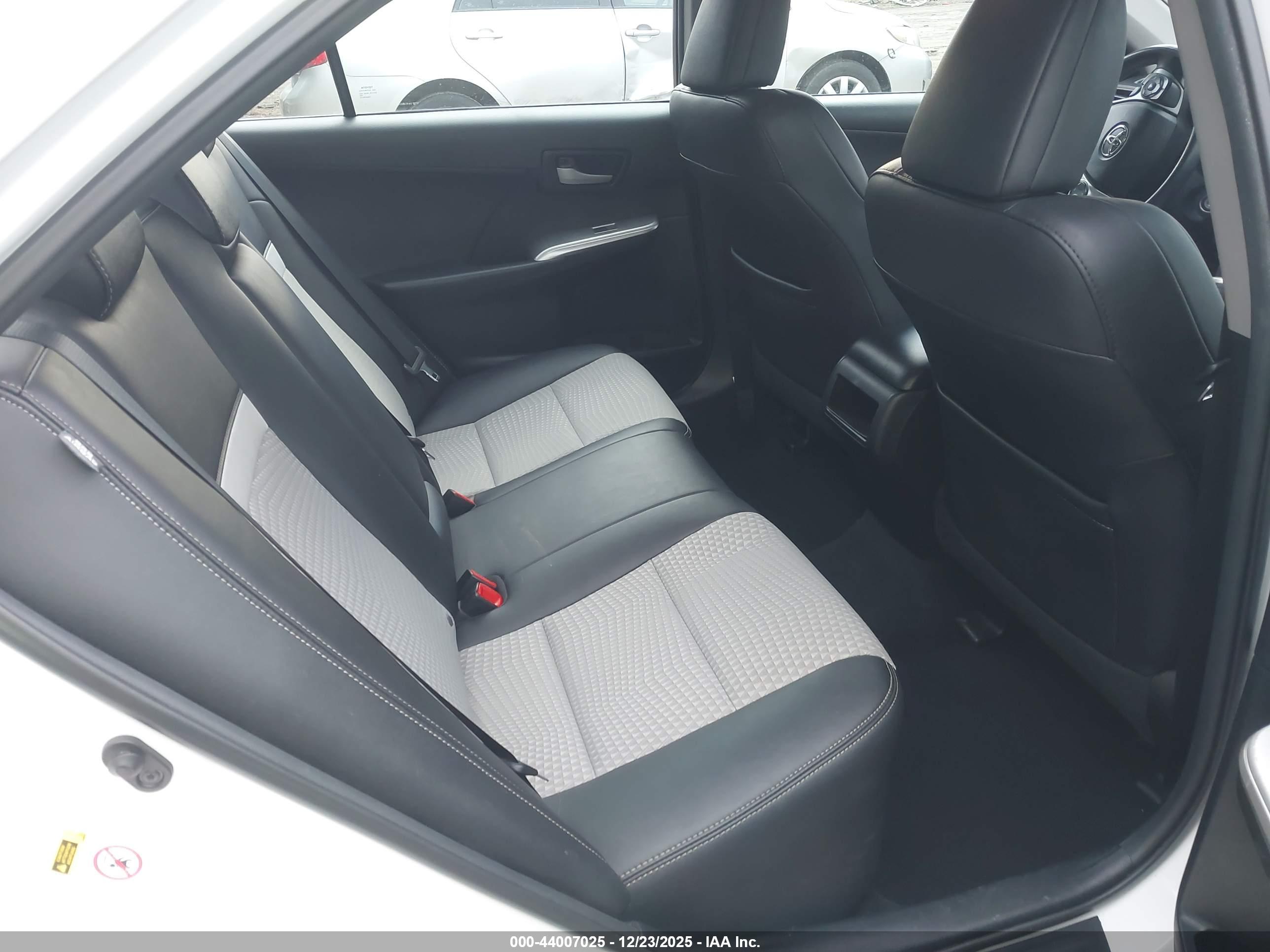 TOYOTA CAMRY image 8