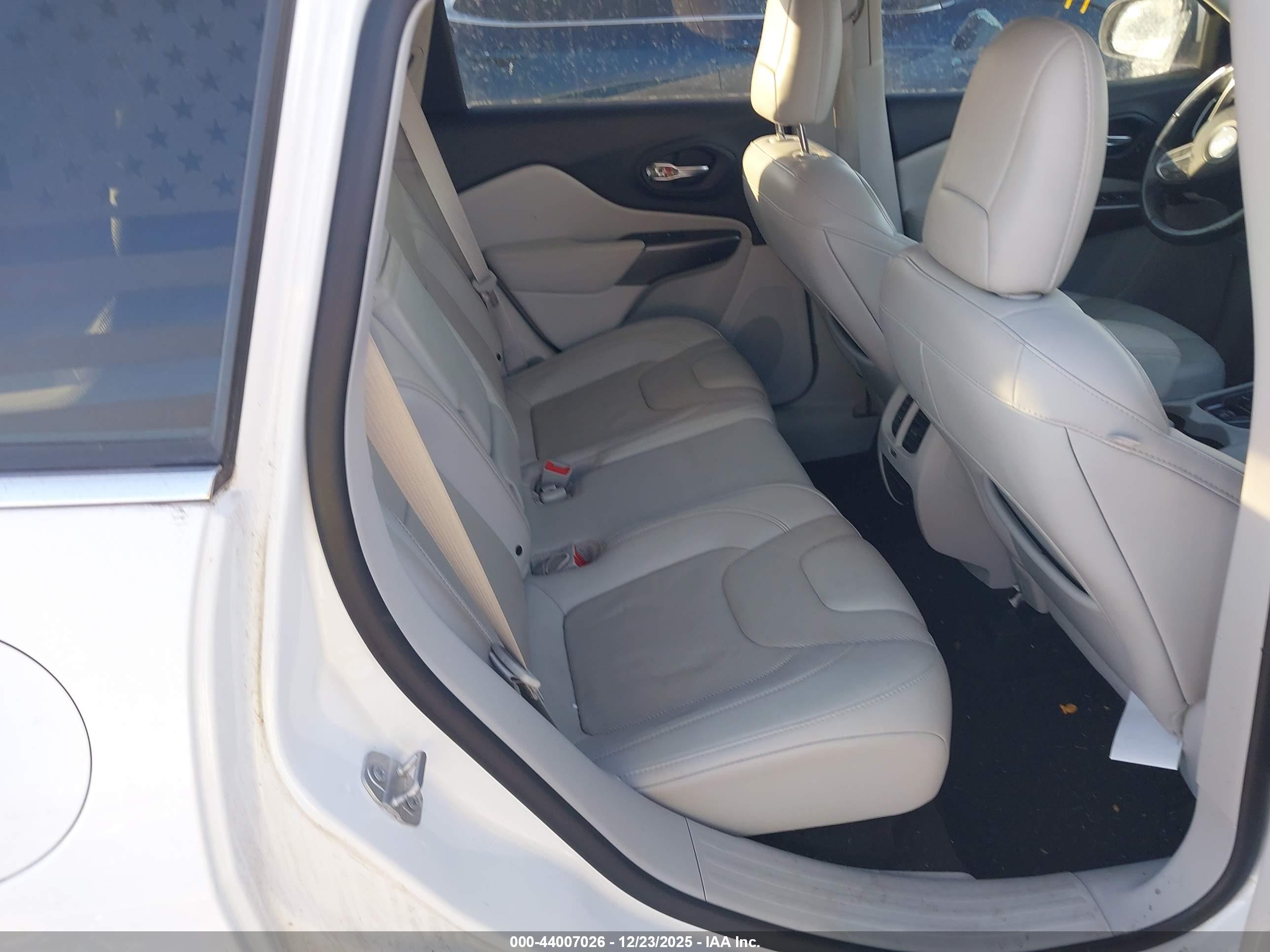 JEEP CHEROKEE image 8
