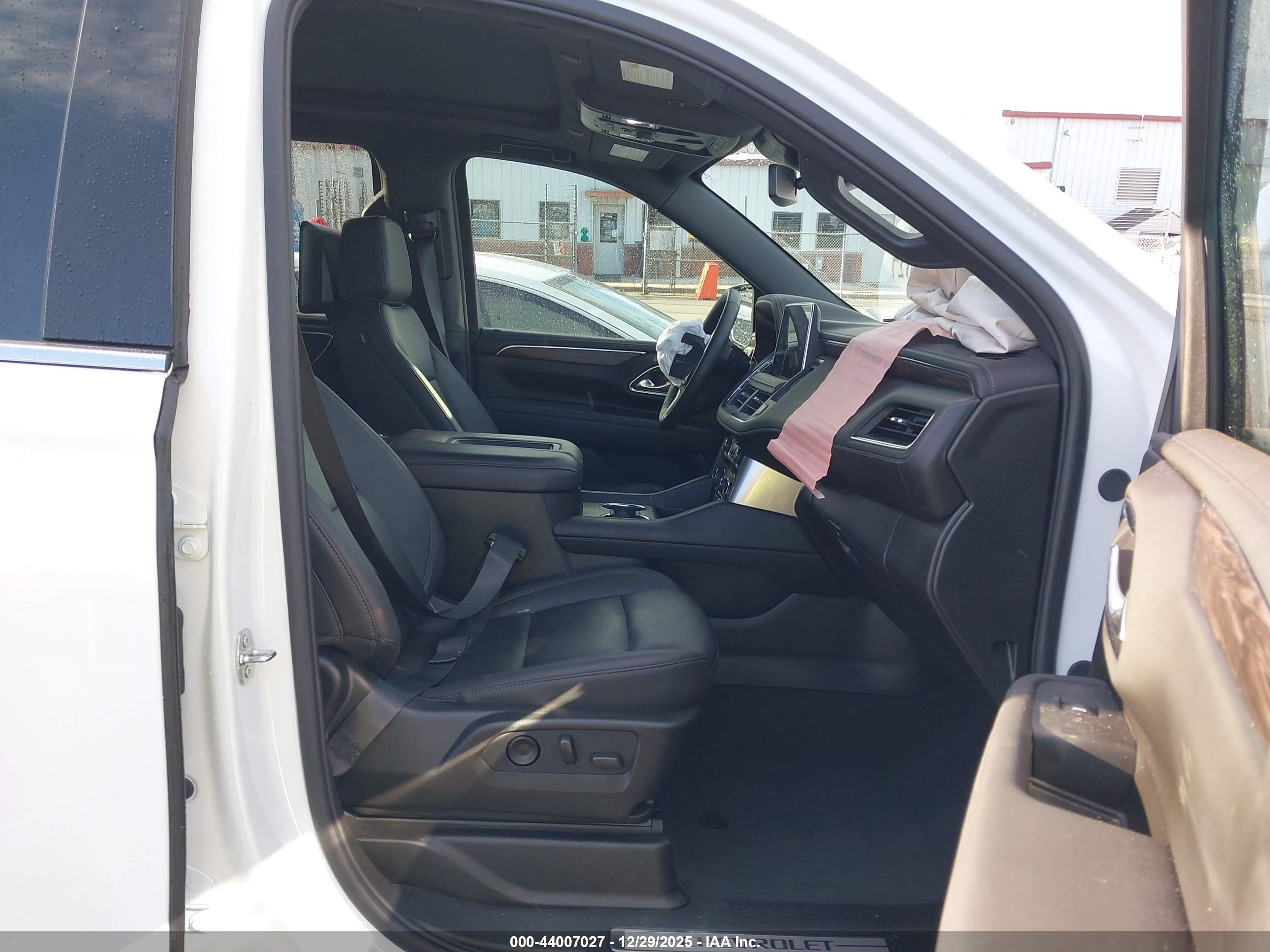 CHEVROLET TAHOE image 5