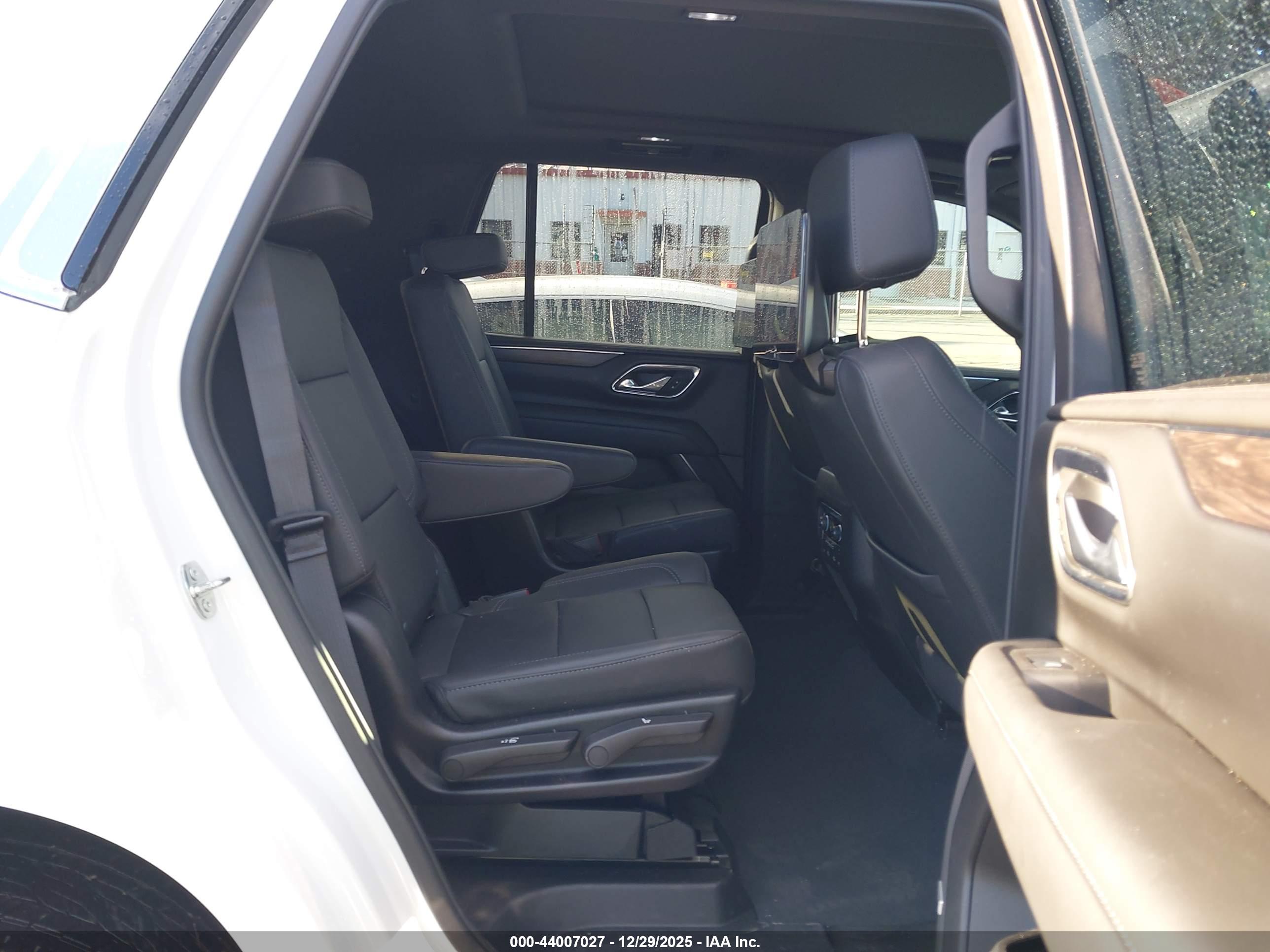 CHEVROLET TAHOE image 8