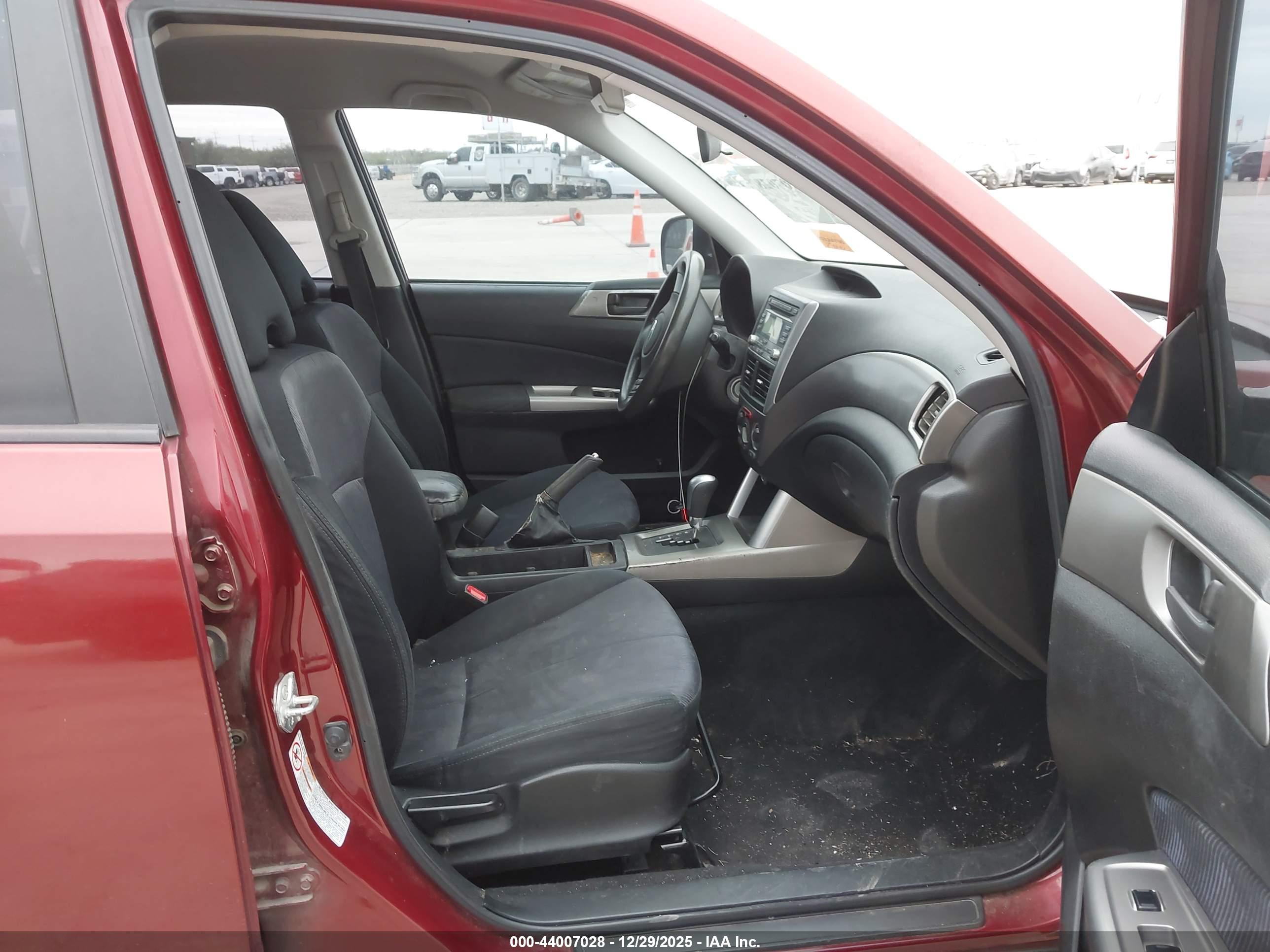 SUBARU FORESTER image 5