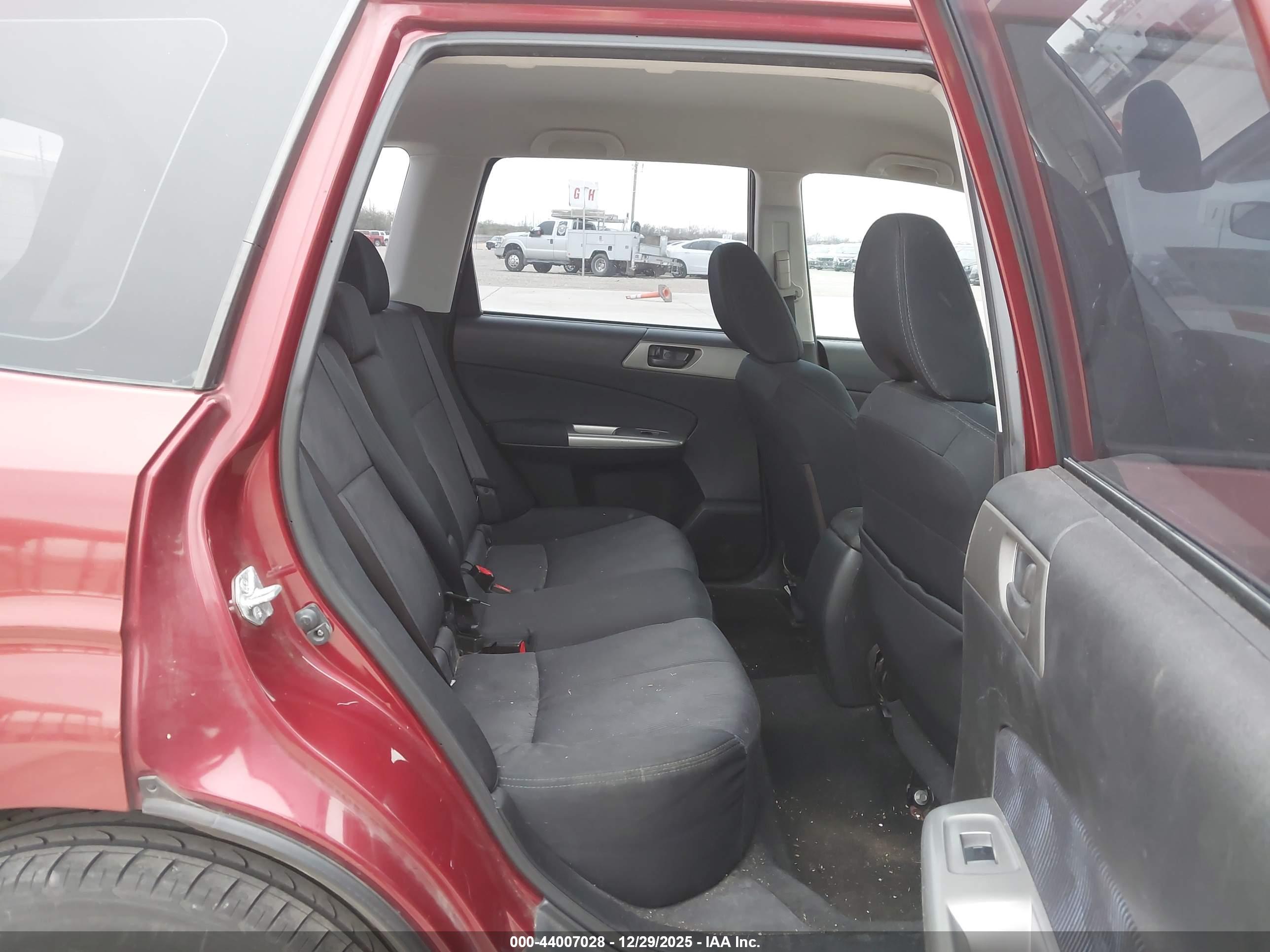 SUBARU FORESTER image 8