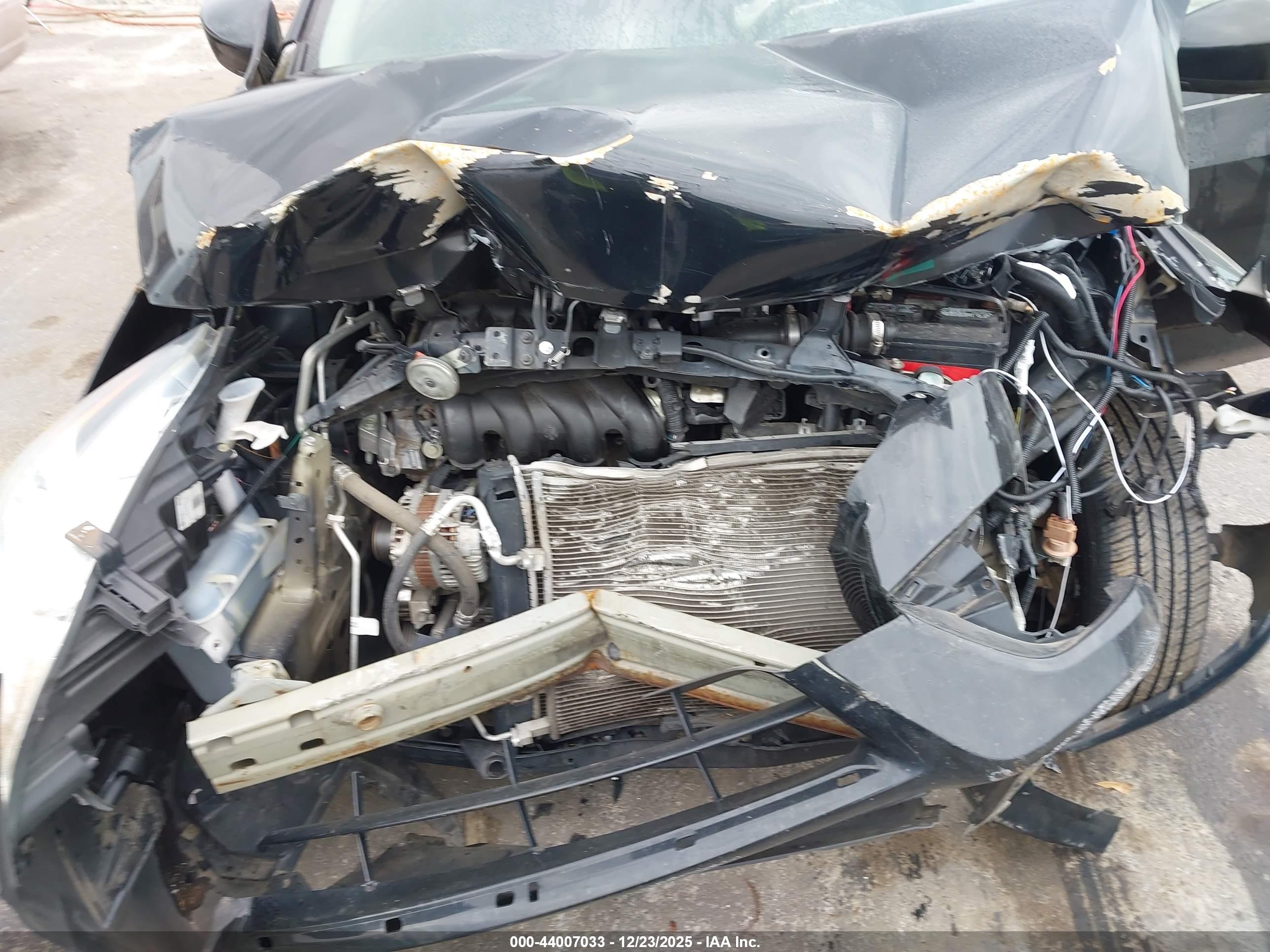 NISSAN VERSA image 10