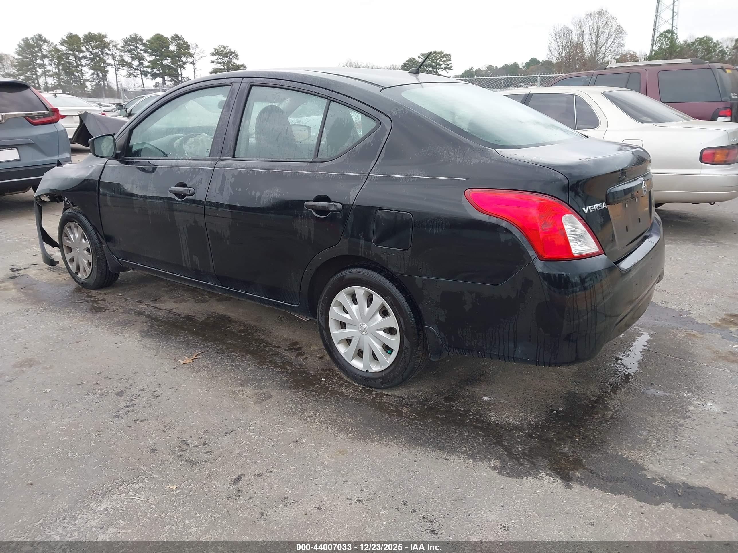 NISSAN VERSA image 3