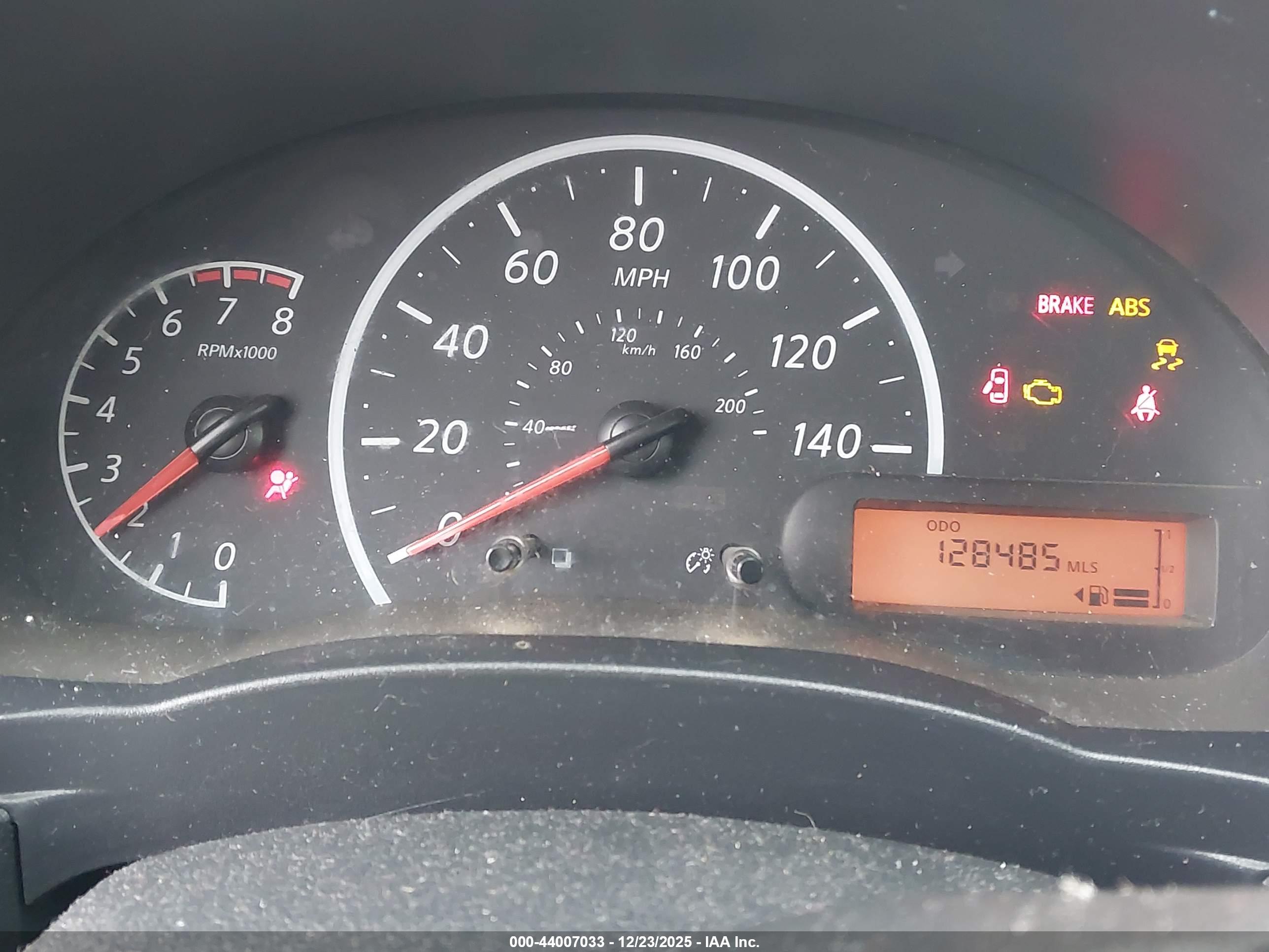 NISSAN VERSA image 7