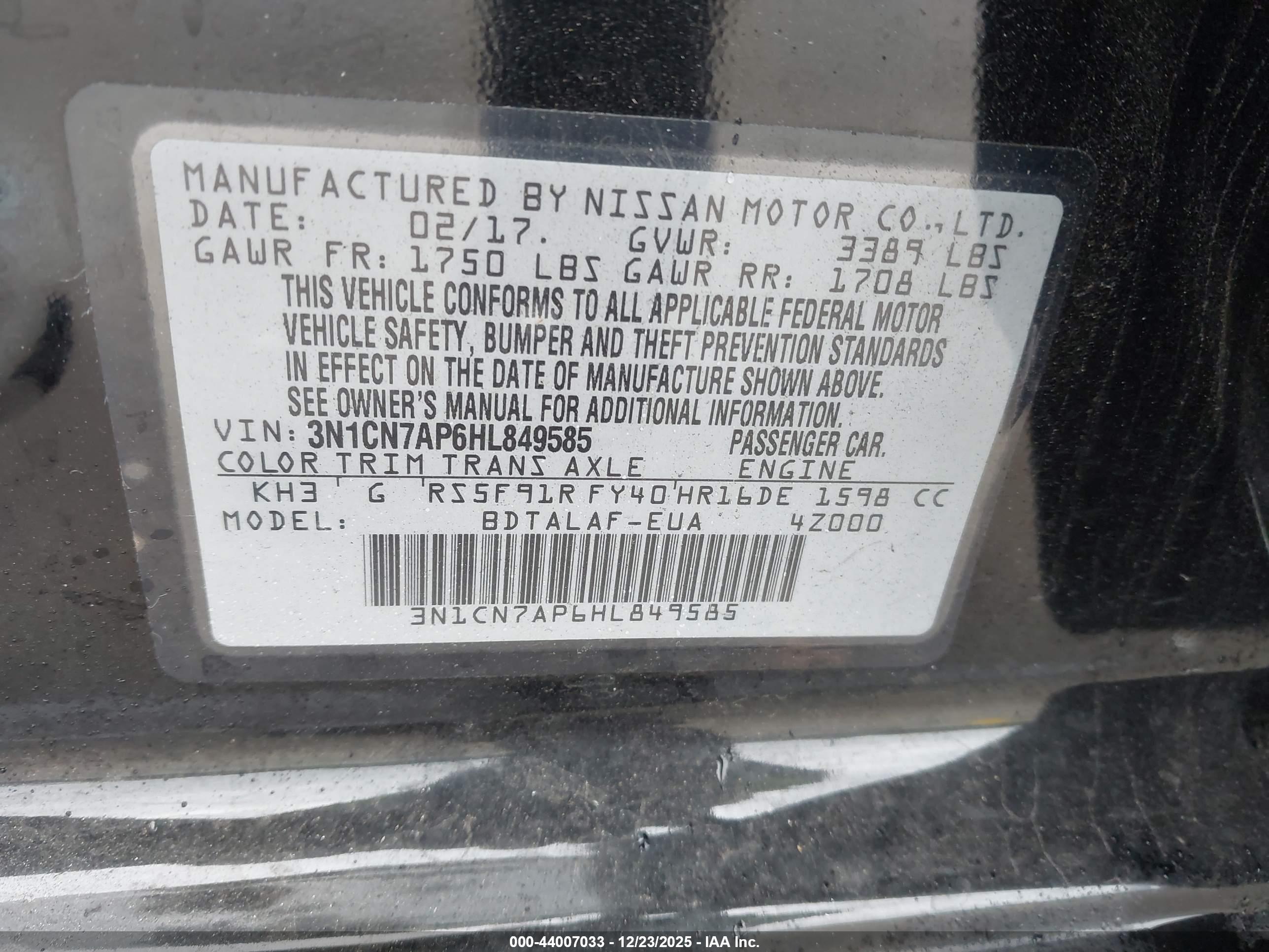 NISSAN VERSA image 9
