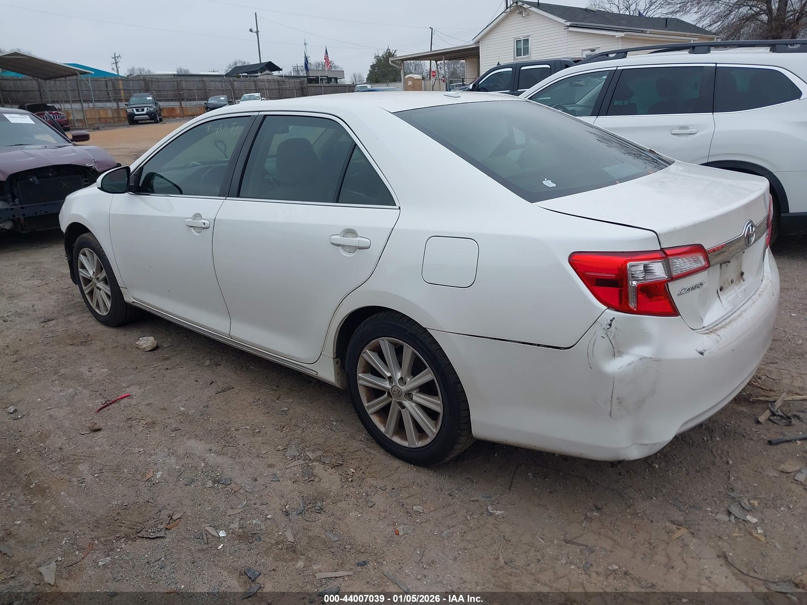 TOYOTA CAMRY image 3