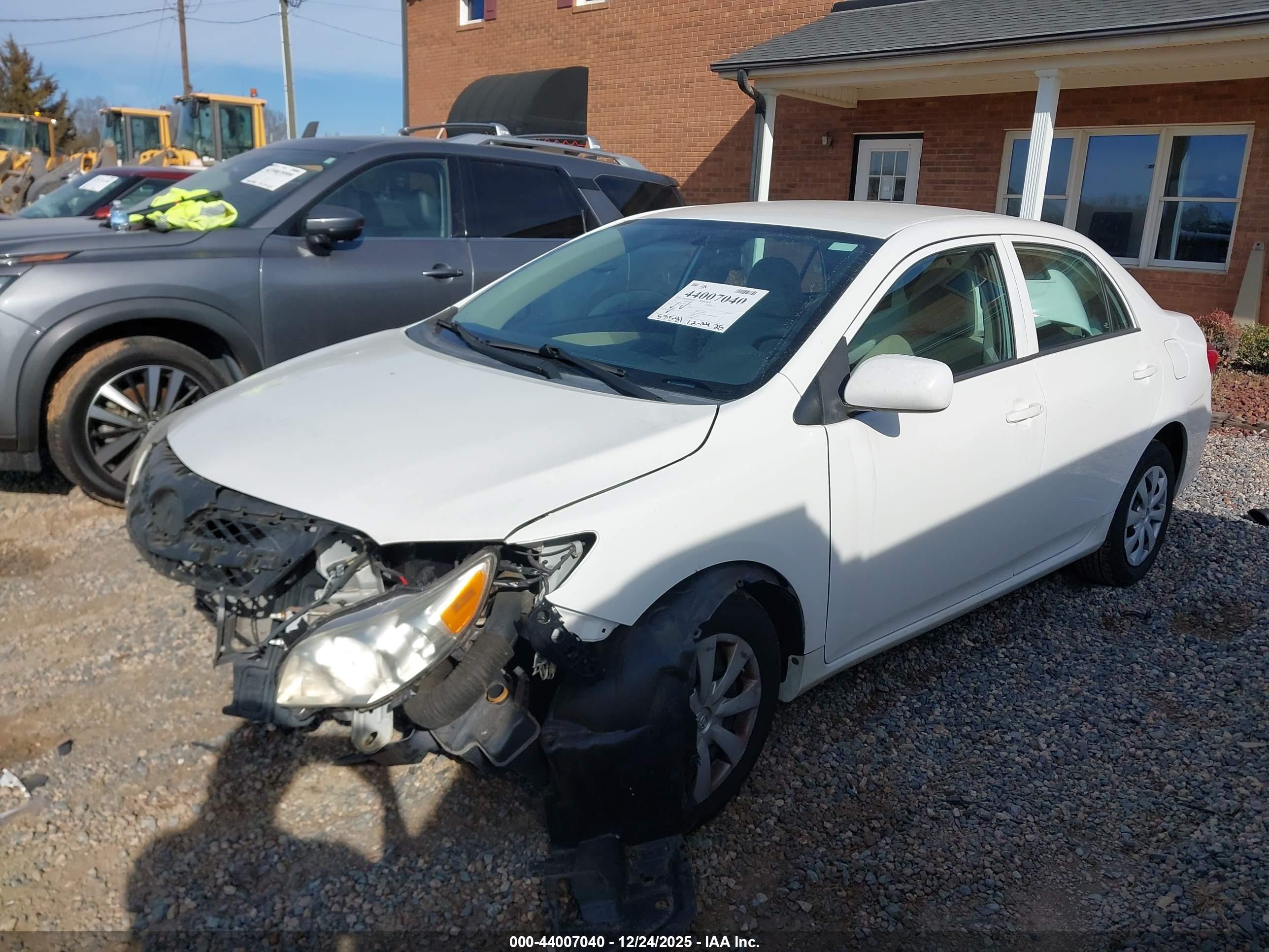 TOYOTA COROLLA image 2