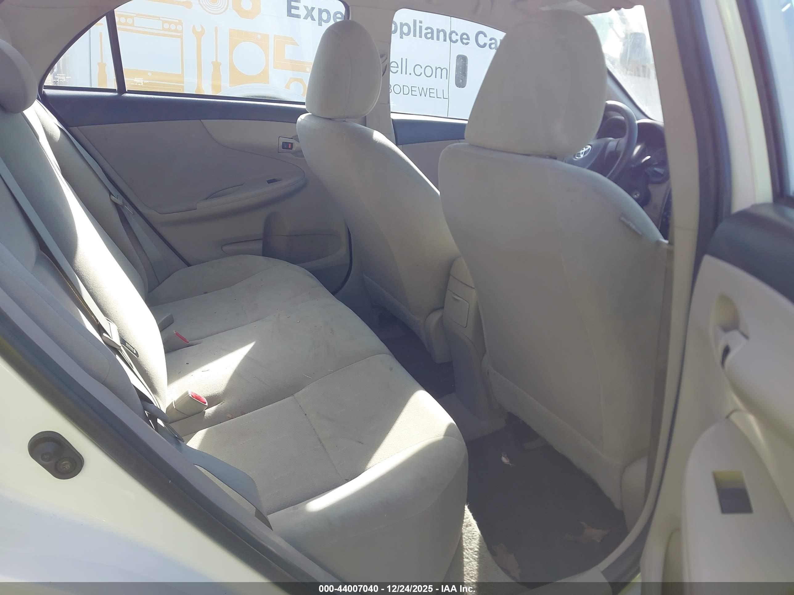 TOYOTA COROLLA image 8