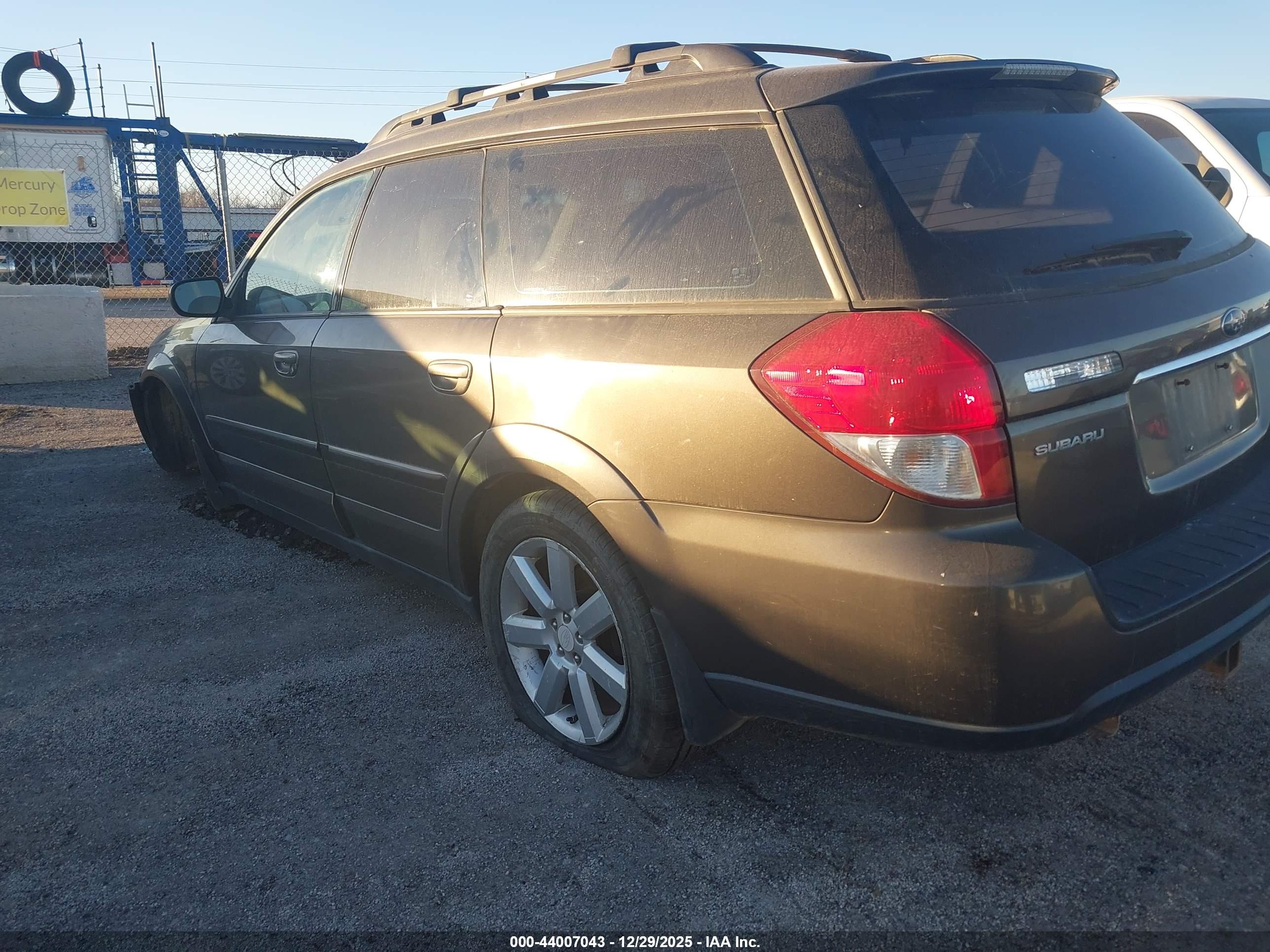 SUBARU OUTBACK image 3
