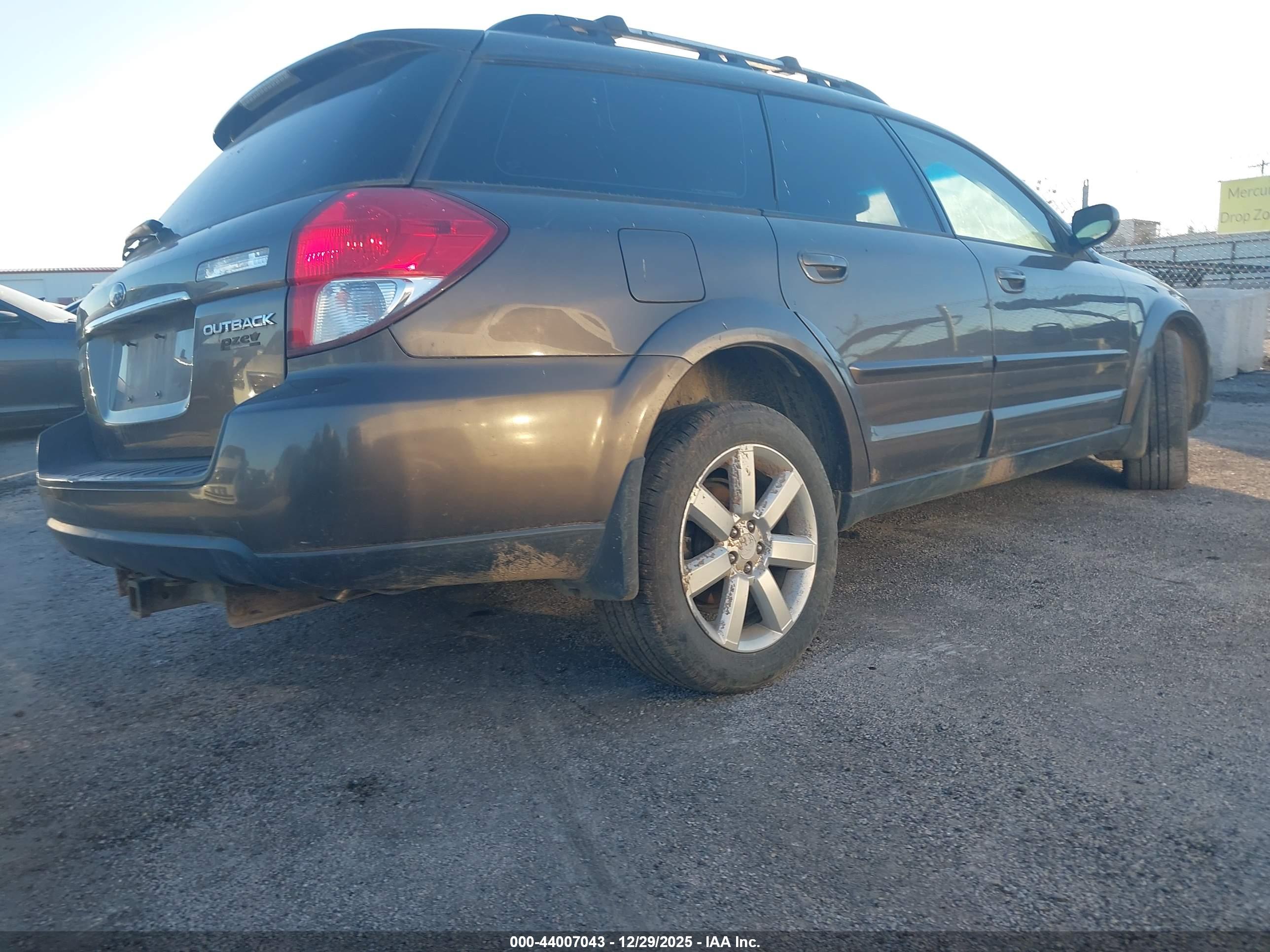 SUBARU OUTBACK image 4