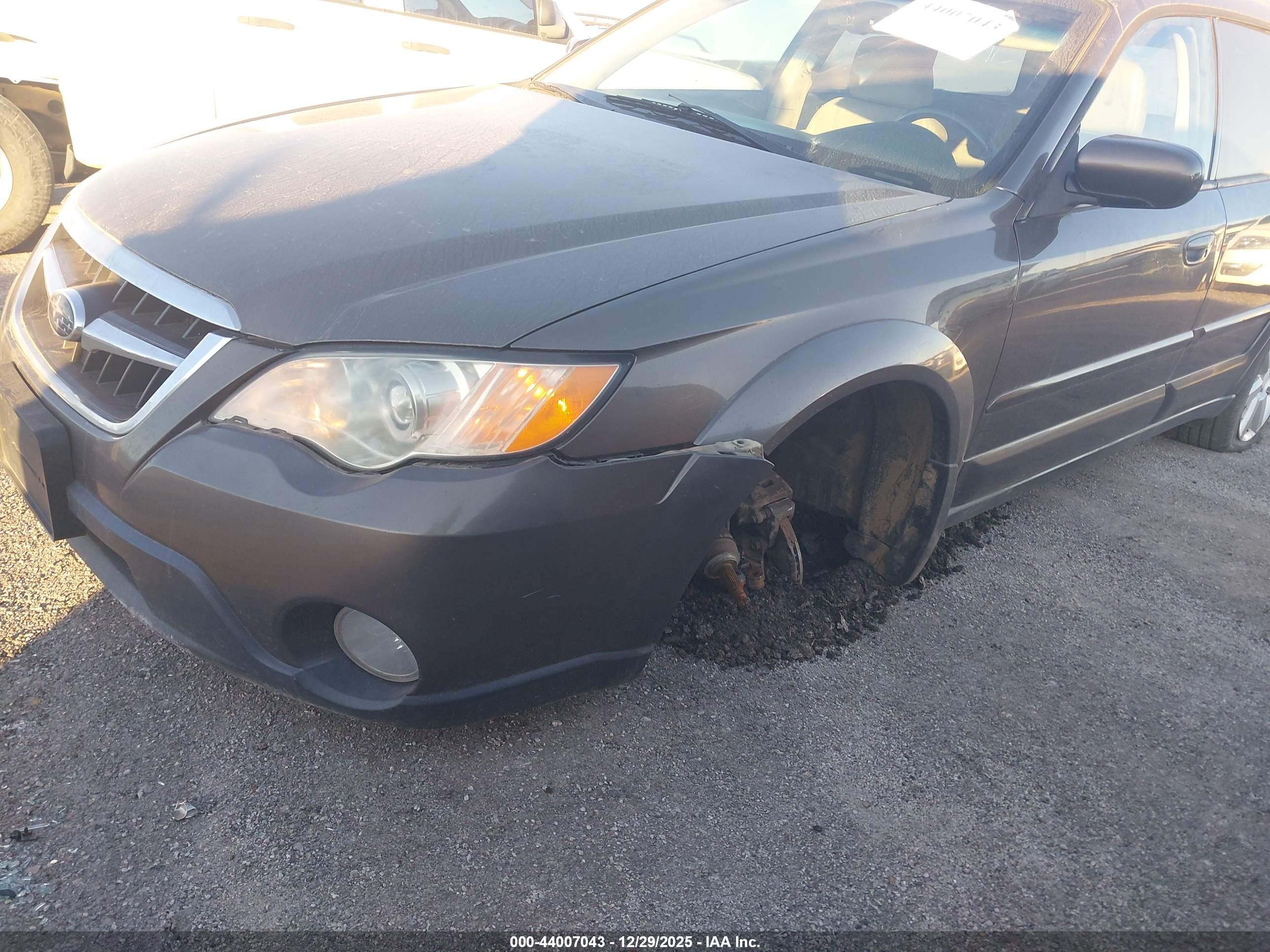 SUBARU OUTBACK image 6