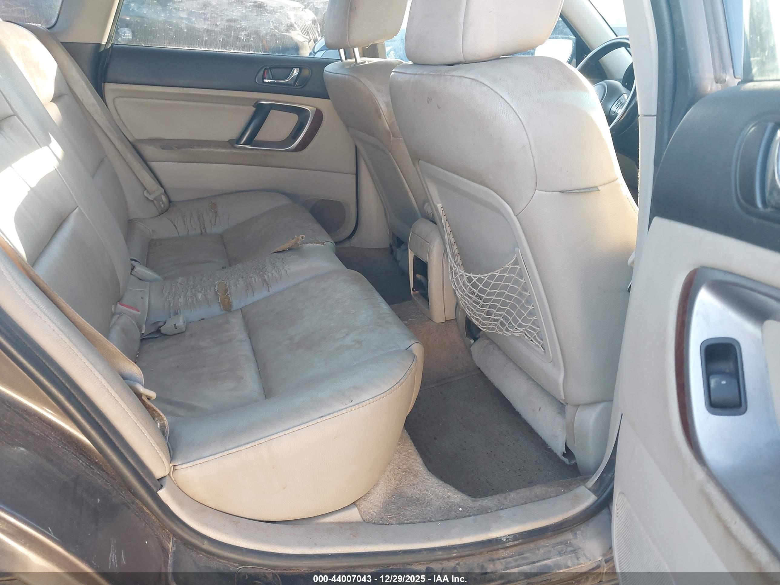 SUBARU OUTBACK image 8