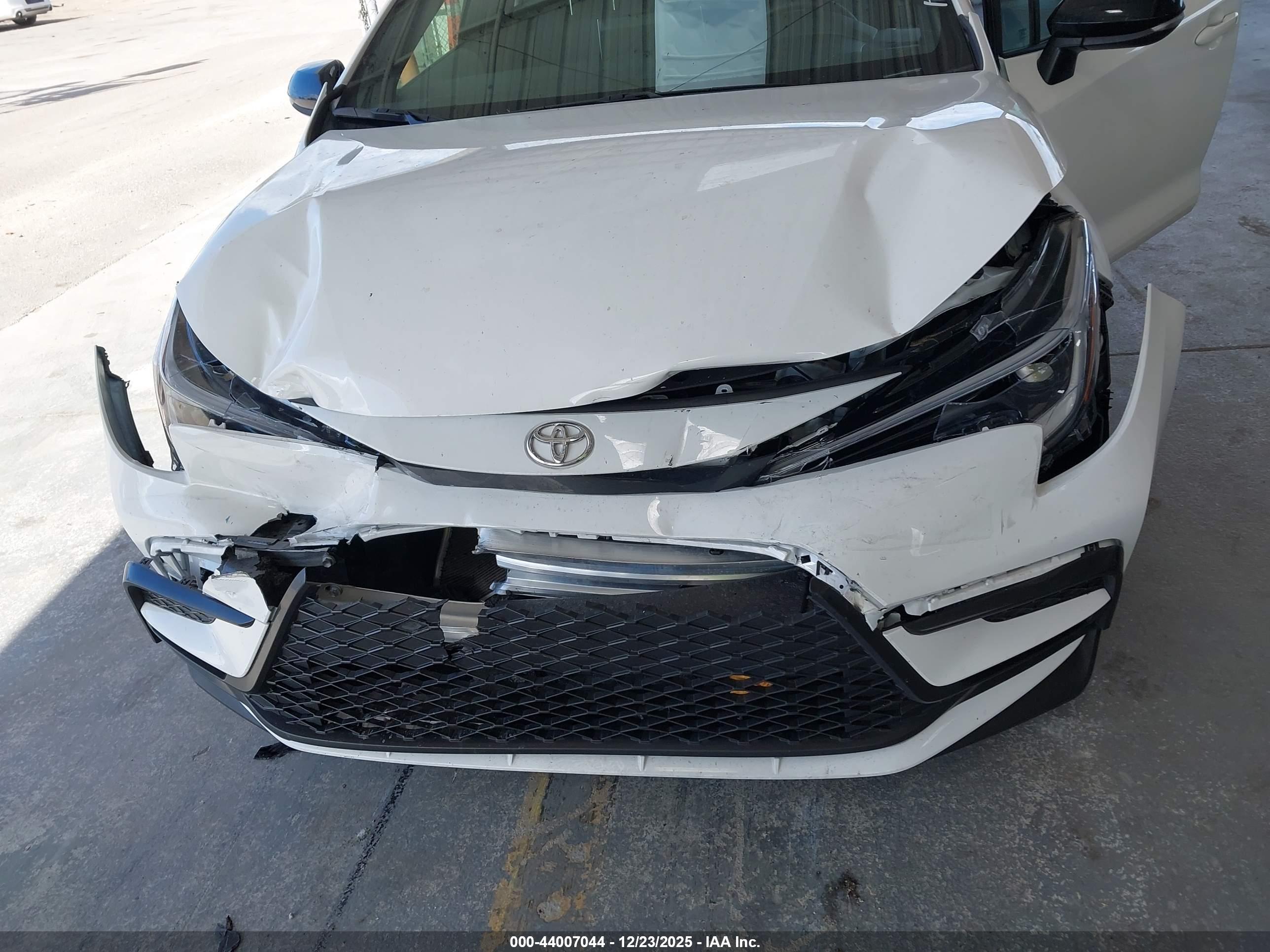 TOYOTA COROLLA image 10