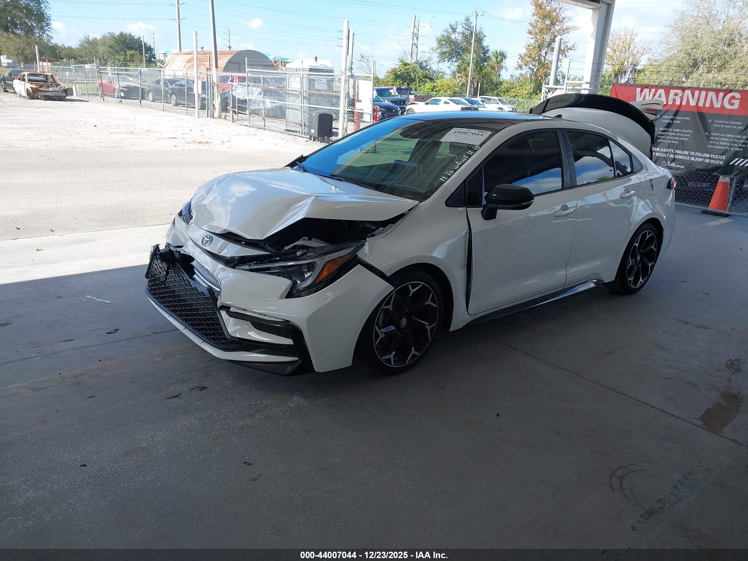 TOYOTA COROLLA image 2