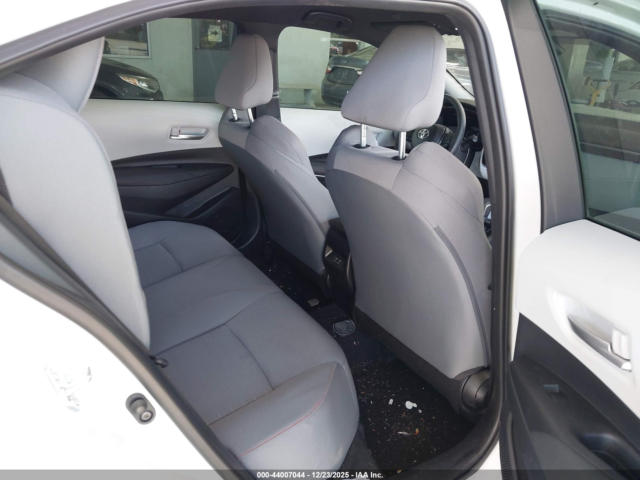 TOYOTA COROLLA image 8