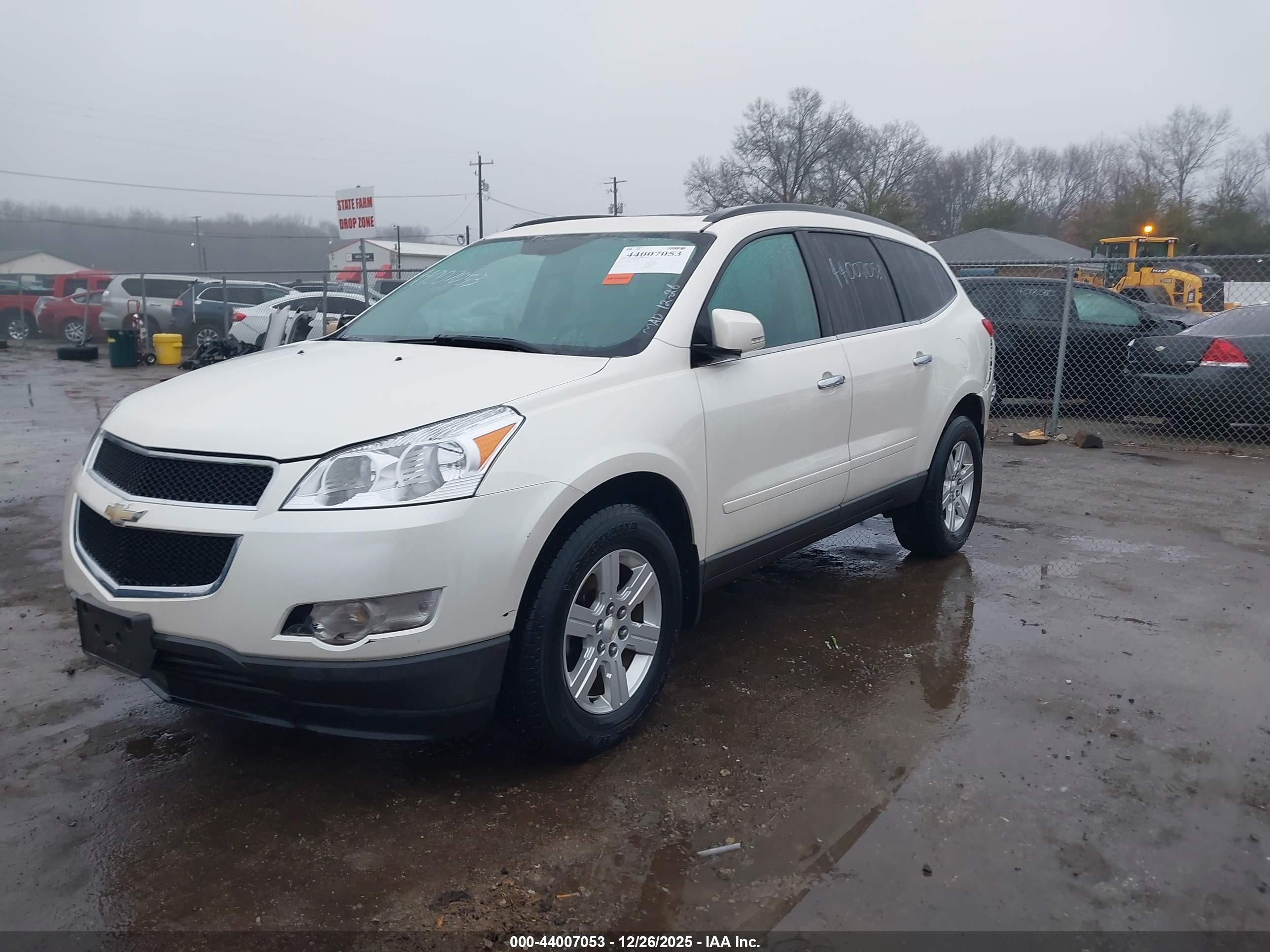 CHEVROLET TRAVERSE image 2
