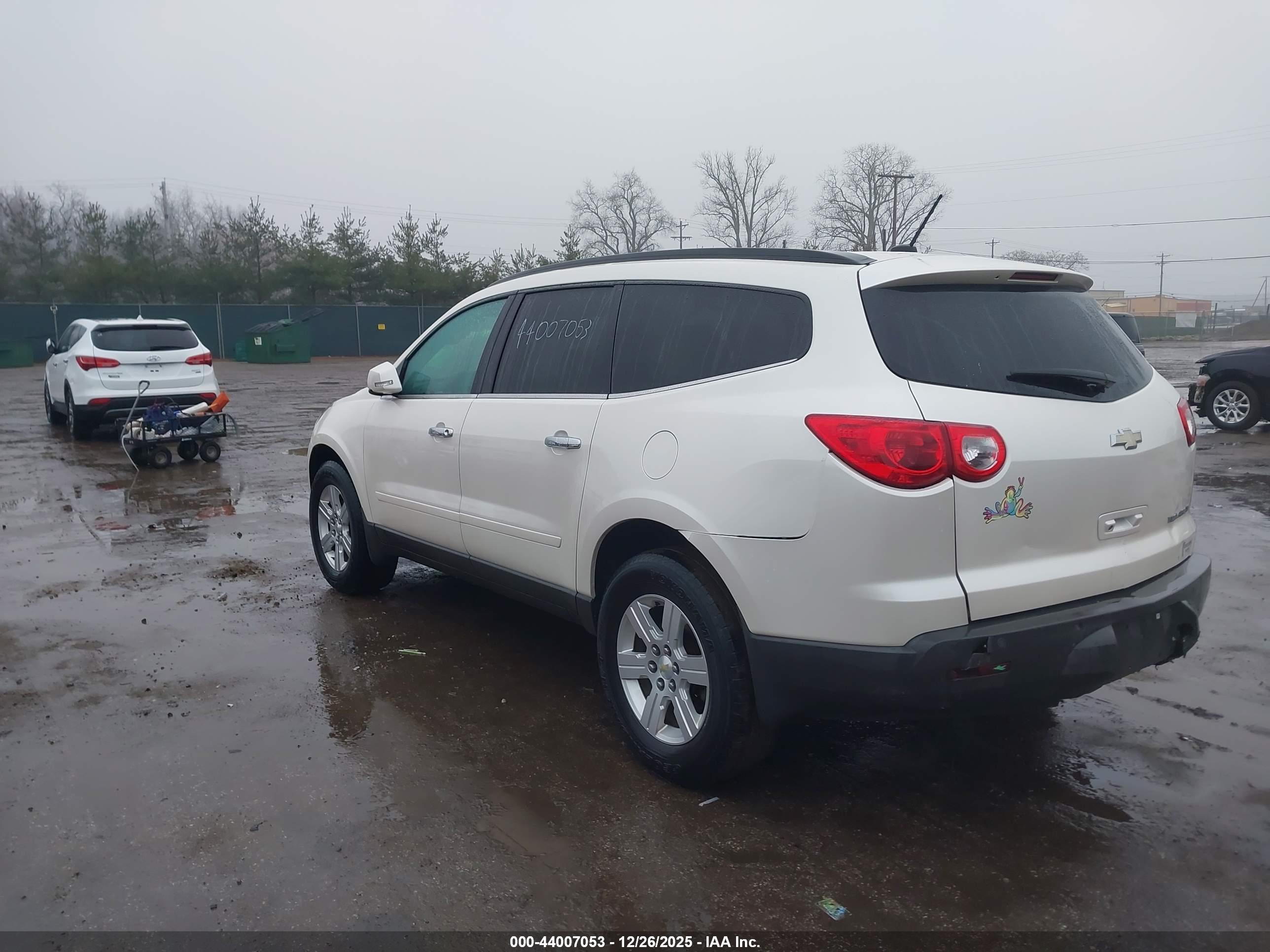 CHEVROLET TRAVERSE image 3