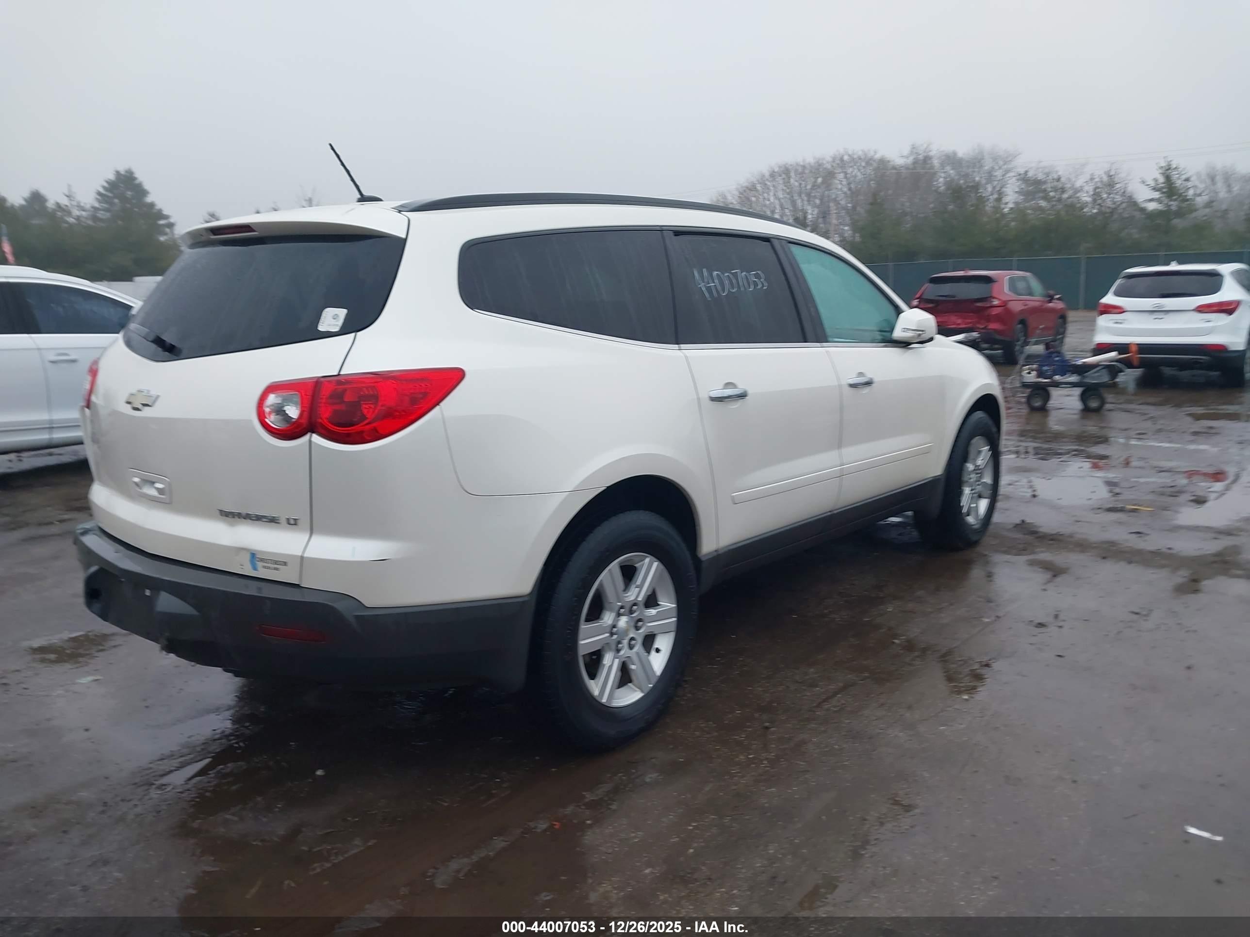 CHEVROLET TRAVERSE image 4