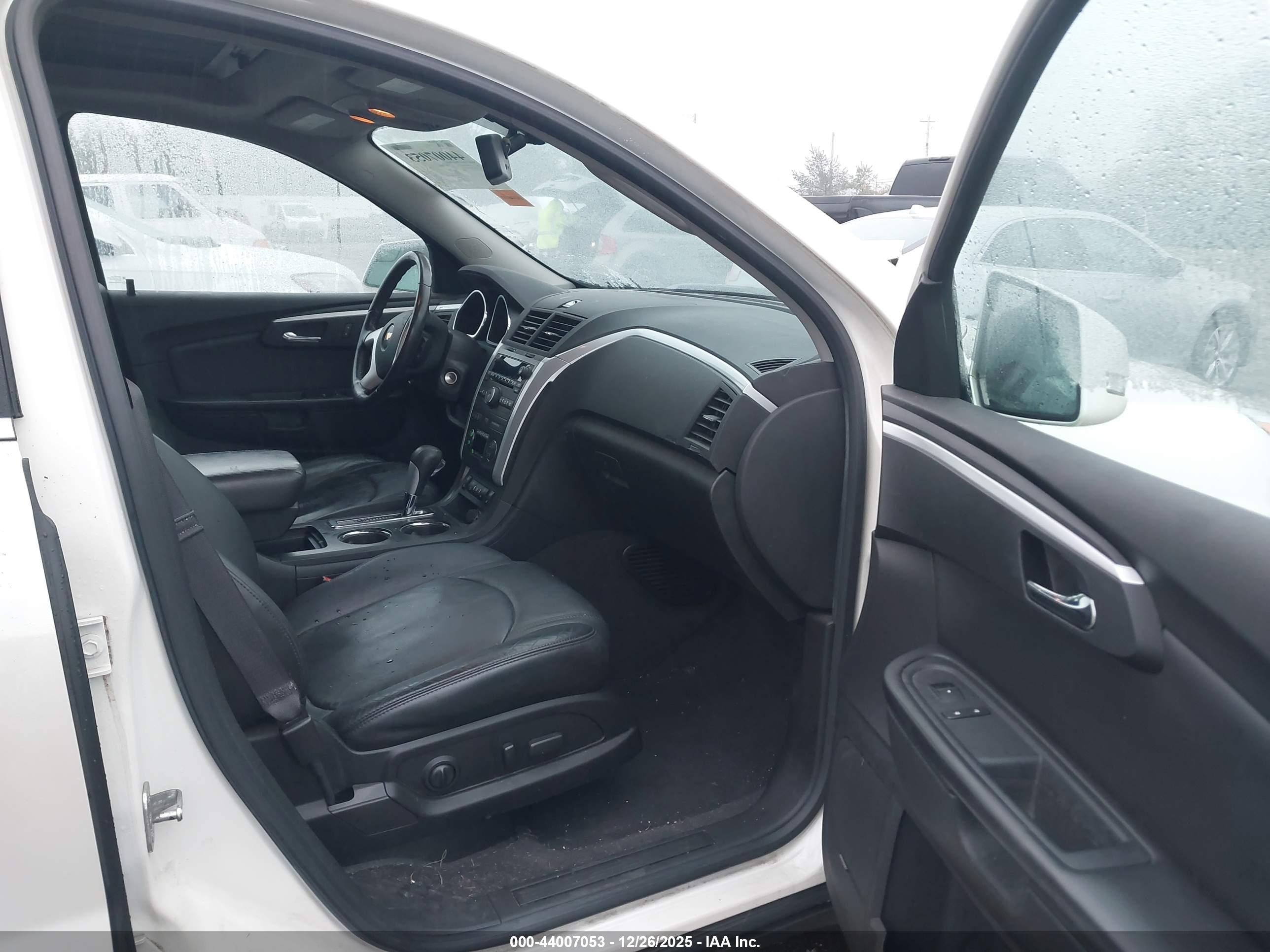CHEVROLET TRAVERSE image 5
