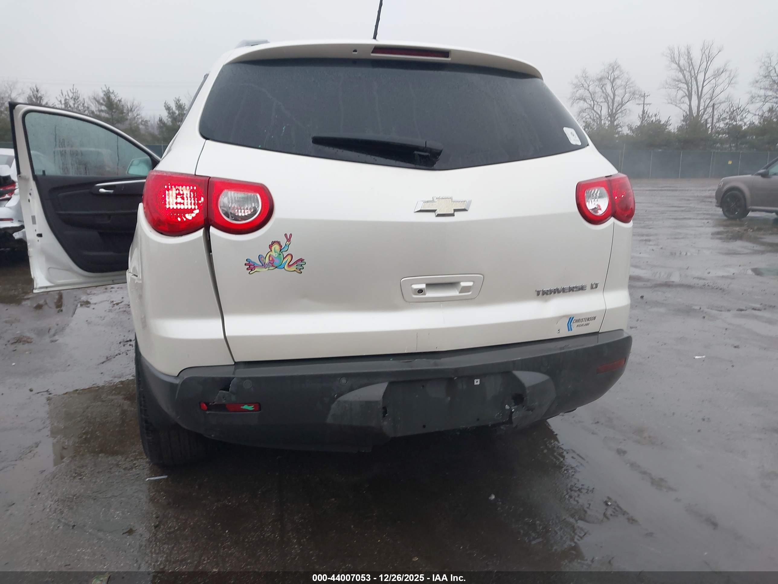 CHEVROLET TRAVERSE image 6