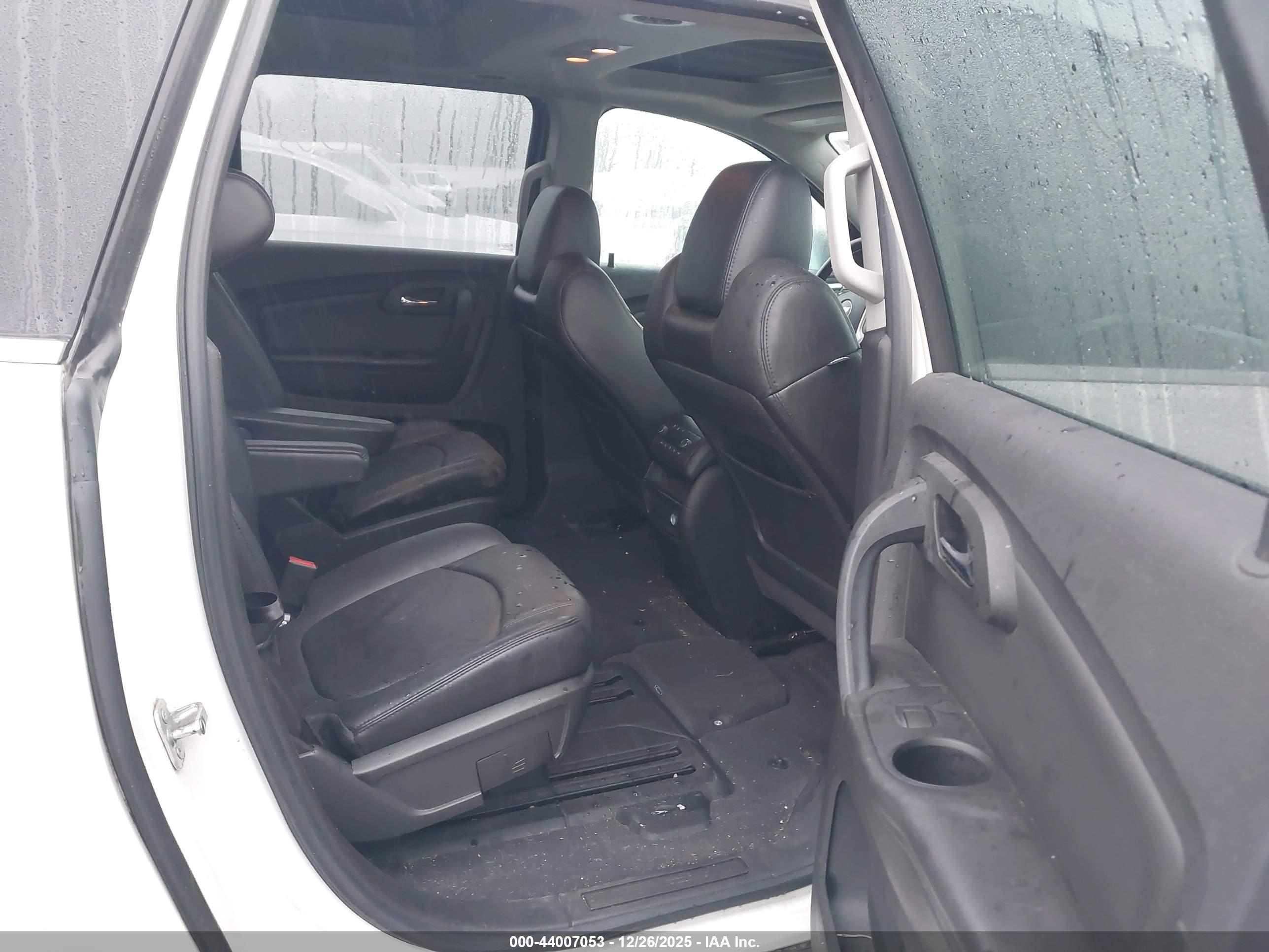 CHEVROLET TRAVERSE image 8