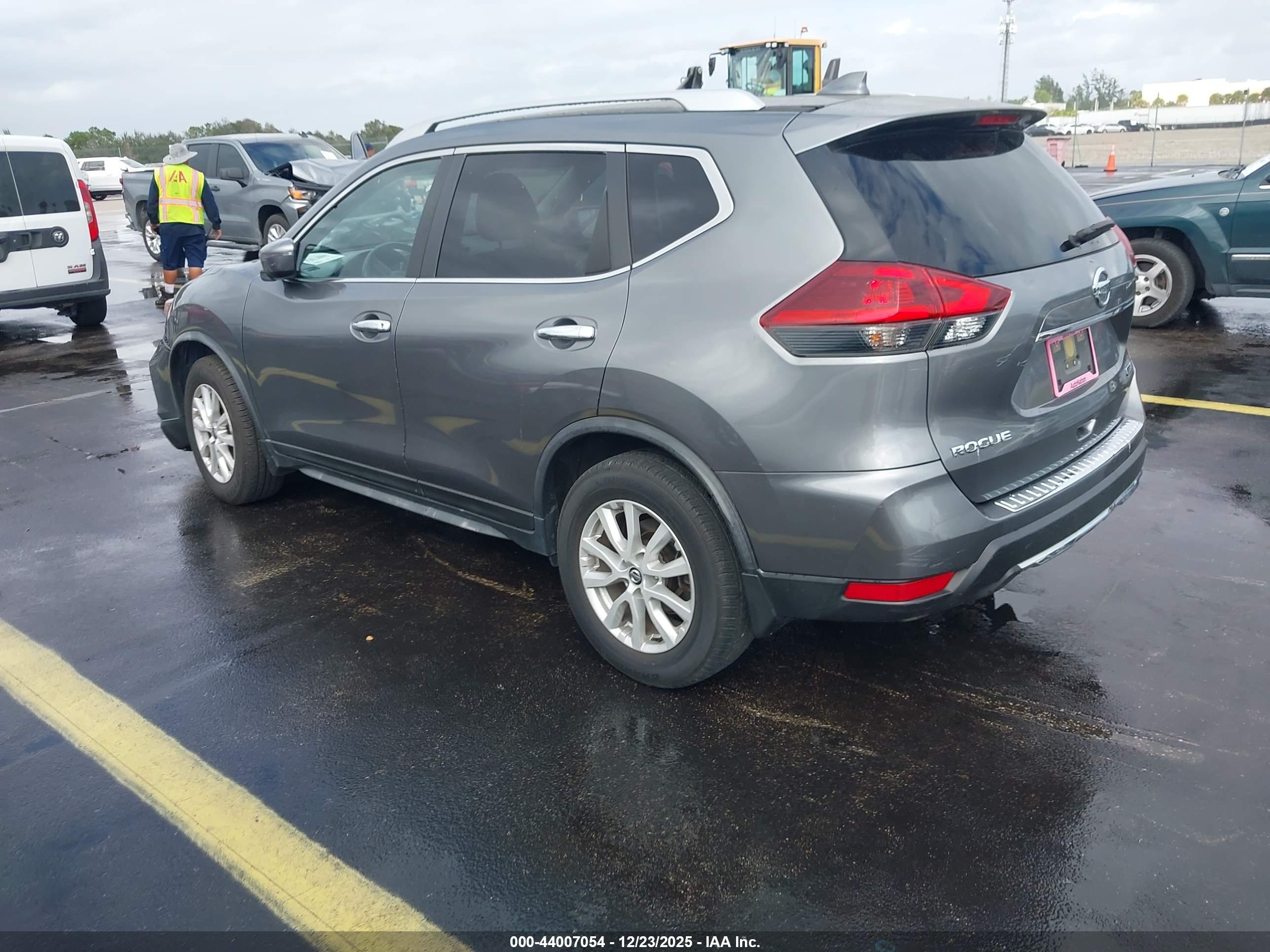 NISSAN ROGUE image 3