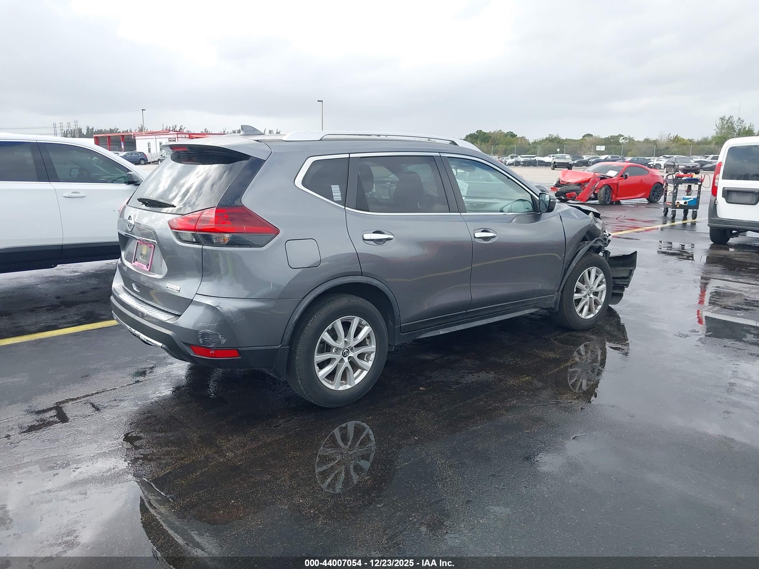 NISSAN ROGUE image 4