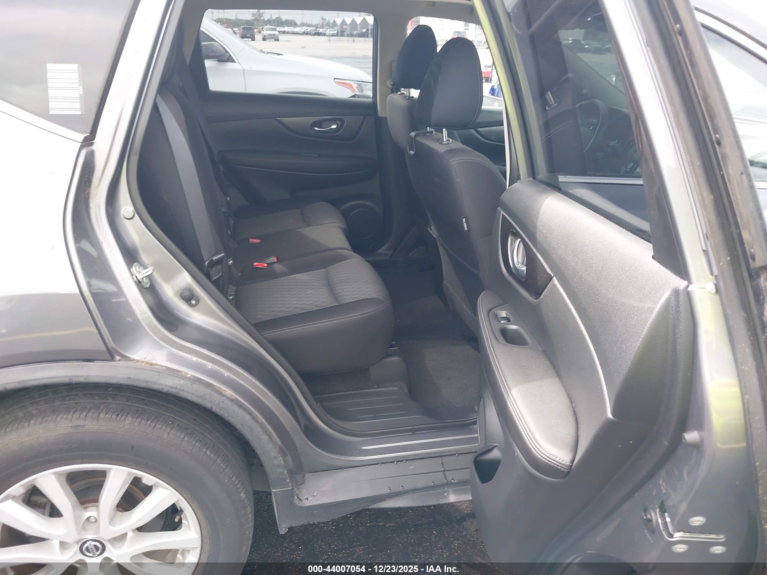 NISSAN ROGUE image 8