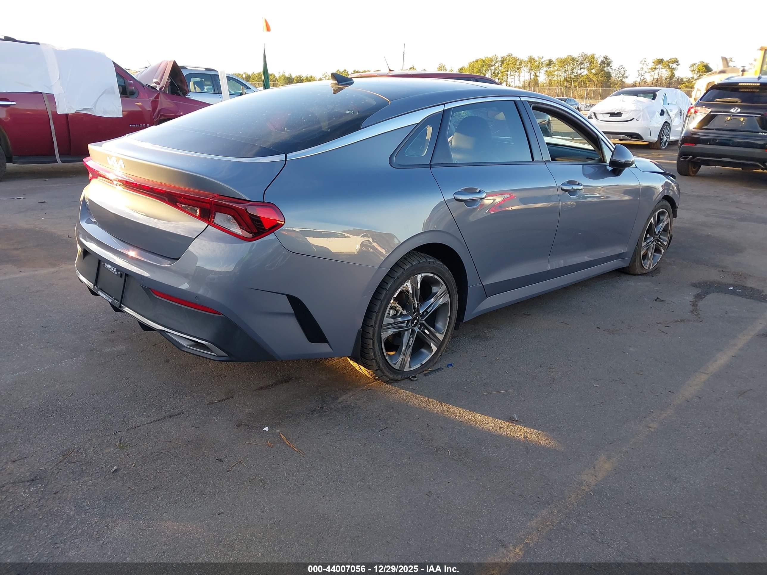 KIA K5 image 4