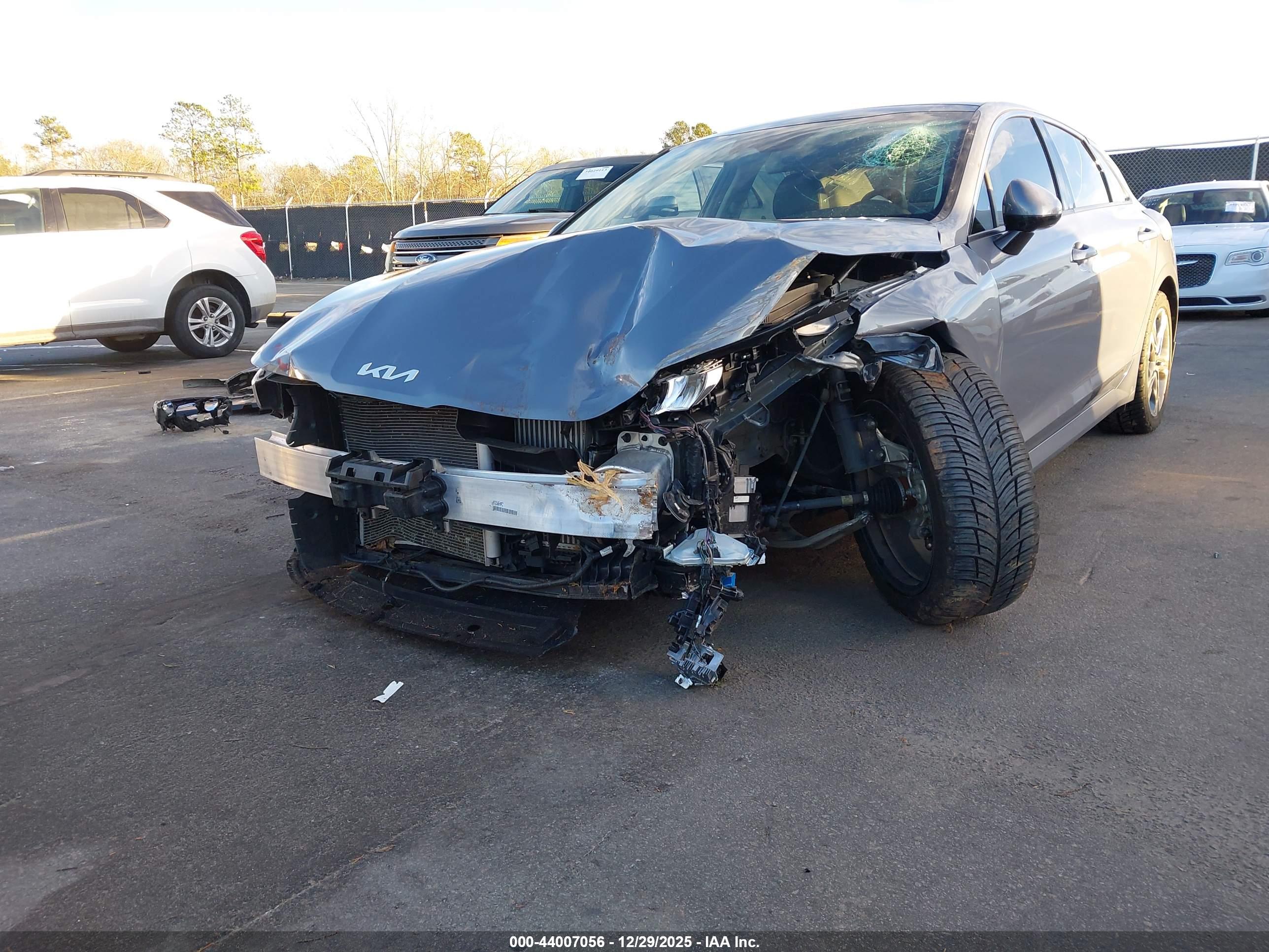 KIA K5 image 6