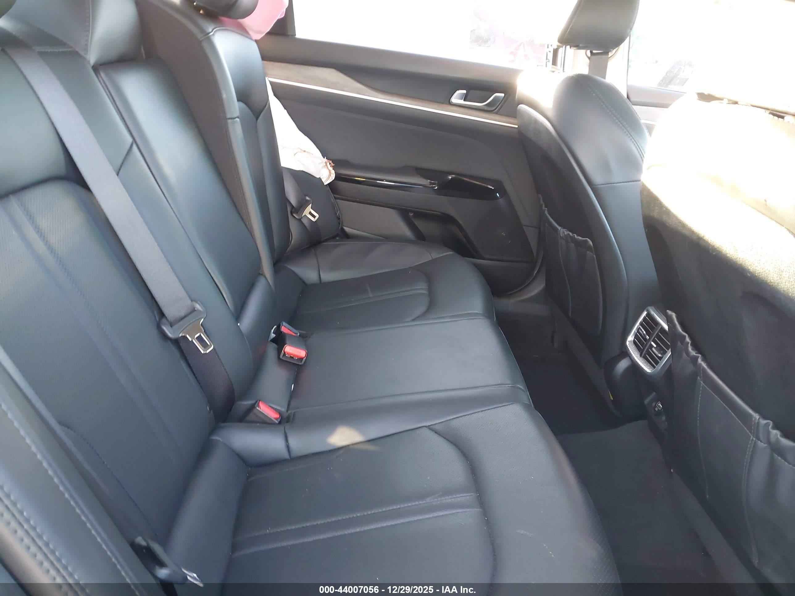 KIA K5 image 8